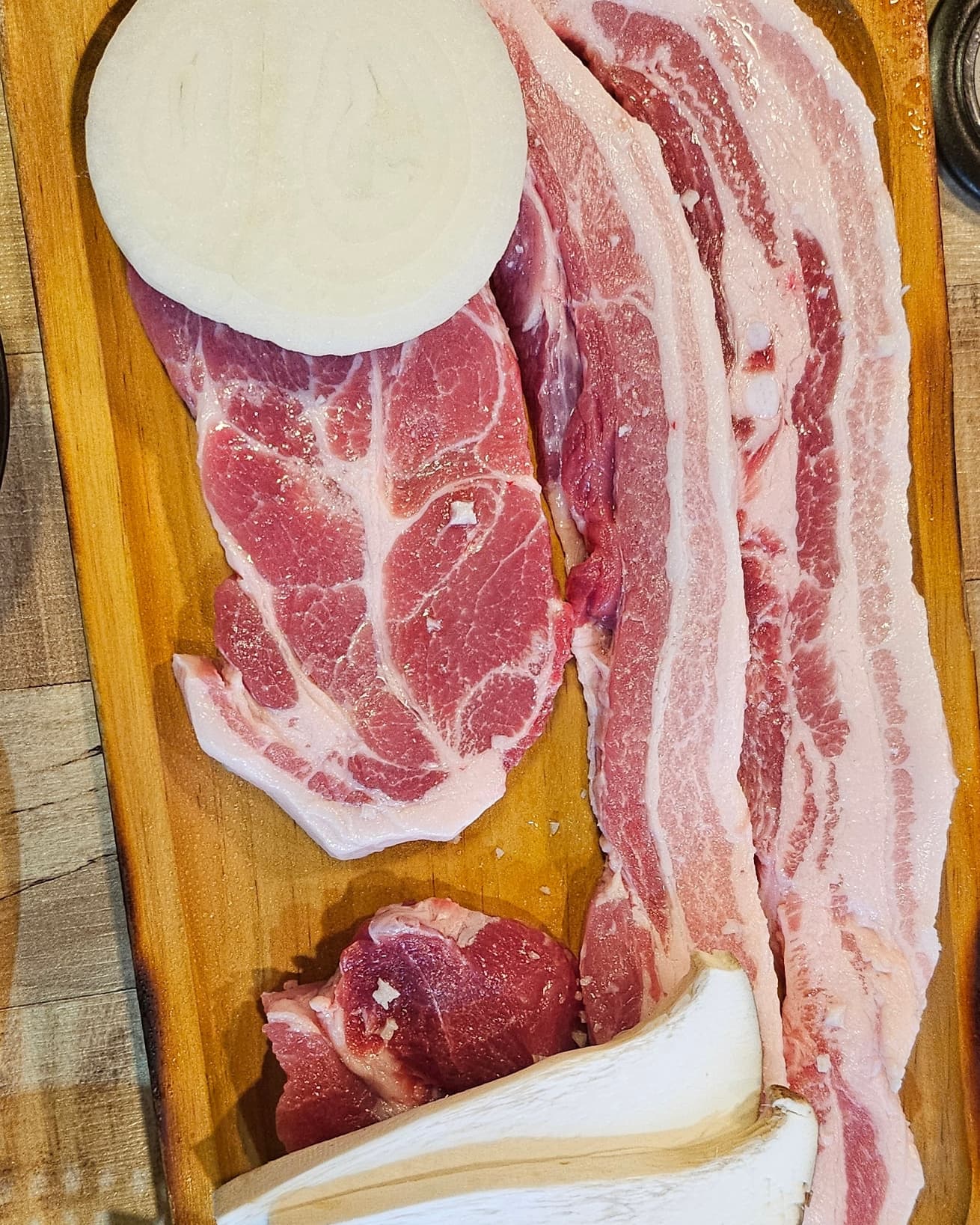 고기먹으러 갔던 #종로상회충주칠금점
고기🥩가 두툼두툼
 양도푸짐푸짐
참 세트메뉴가 
가성비짱❤️❤️
#고기맛집 #충주맛집❤️ #육아소통 #육아맘일상 
#맘스타그램💕 #남매그램
