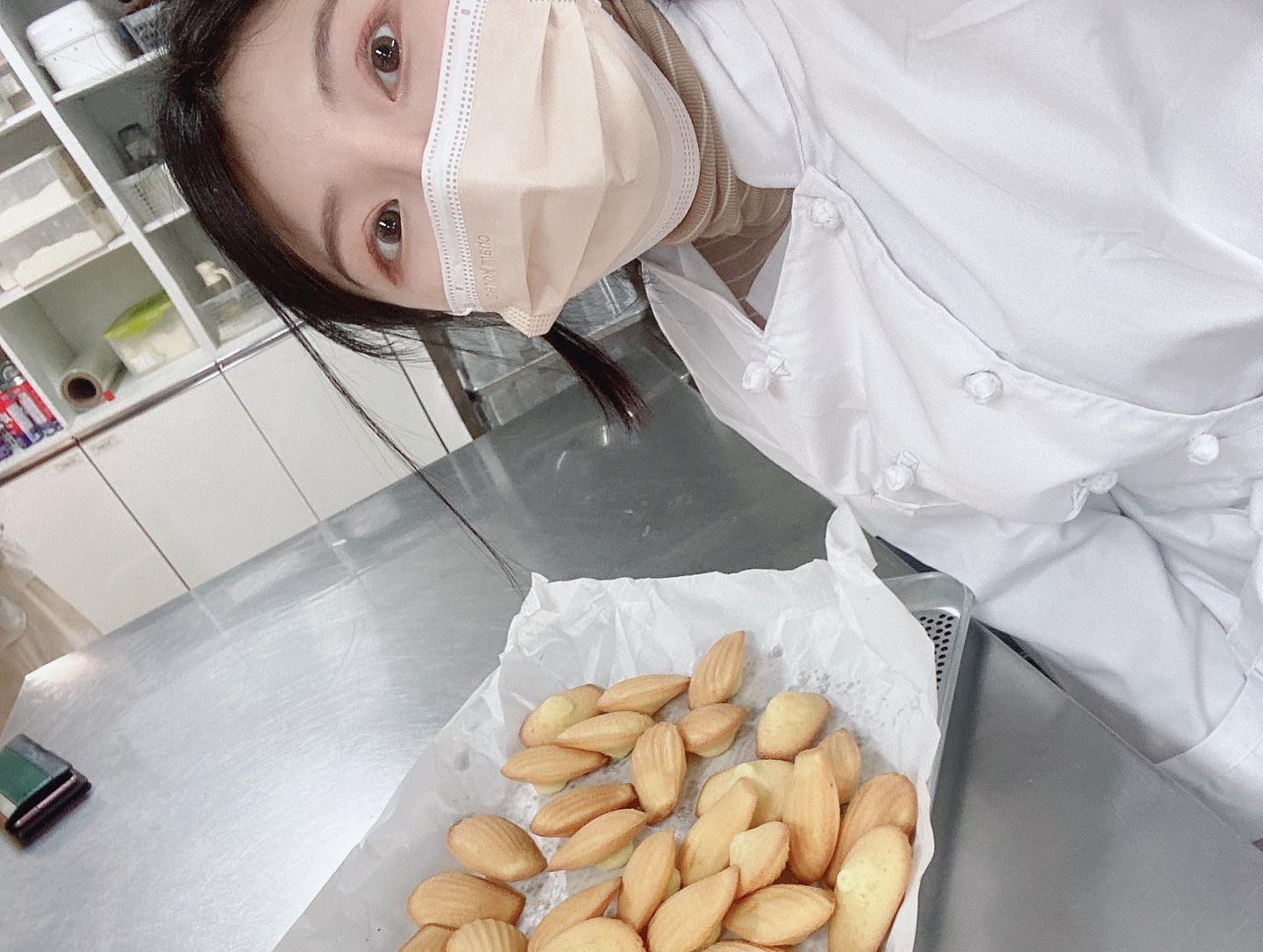 #첫줄 

제과학원다니는 동안 만든것들
이제서야 올려보리기 .ㅅ.

한달동안 살 마이 쪘닼ㅋㅋㅋㅋㅋㅋㅋ

#셀스타그램 #셀카 #취미스타그램 #제과 #제과학원 #한쿡외식문화학원제과  #내일배움카드 #무직 #백수의일상 #꿀꿀이가되어가는중🐷
