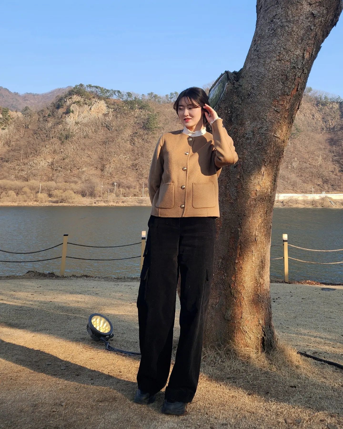 봄에 어울리는 얇고 부드러운 코트
색감도 포근하고 어디에나
코디하기편해서 매일 손이가요 손이가❤️

soup_official #soup #로맨틱