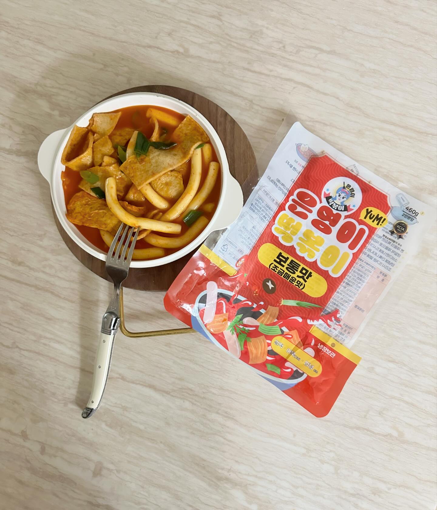 #업체로부터제공받은제품입니다
제가  예전부터  내돈내산하며  먹던  은영이떡볶이  패키지가  리뉴얼되었더라구요 😊패키지가  화사해졌어요

은영이떡볶이  안드셔본 분있다면  꼭  추천드려요
물붓고  떡  어묵넣고  끓여주기만하면되니 조리방법도 간편해서  넘좋고  정말  맛있거든요.  은영이 떡볶이는  새벽에 생산된  생밀떡  진공포장하여  당일배송해서  신선하게  즐길  수  있구요,
 황금비율의 특제소스로 맛을내서  딱  어렷을때  학교앞에서  먹었던  떡볶이맛이  나는  맛있는  떡볶이 맛볼 수  있는데요
생밀떡이여서 그런지 떡이  쉽게  퍼지지않고  끝까지  쫄깃하게  먹을  수  있어서  은영이  떡볶이 진짜  최고인거  같아요 👍🏻

#떡볶이밀키트 #맛있는떡볶이 #밀키트떡볶이,
 #밀떡볶이 #밀떡 #아이들간식 #캠핑음식추천 #캠핑떡볶이 #떡볶이재료 #떡볶이맛집 #떡볶이 #은영이떡볶이