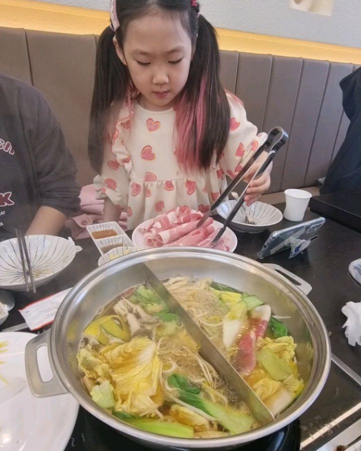 #첫줄안녕👋 
비 오는 날은 샤브샤브지~~
ㆍ
ㆍ
ㆍ
#편백찜 #샤브샤브맛집 #배방맛집 #편편집 #가성비굿