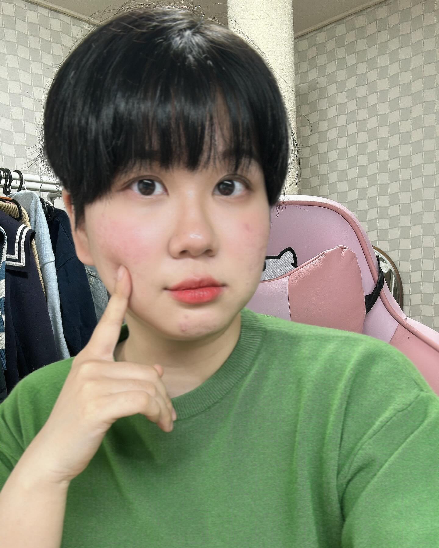 손 합성한거같다