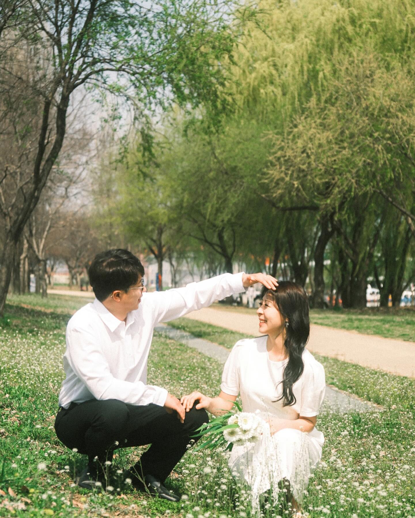.

D-30

봄날의 햇살처럼
매일 보고싶은 사람이 생겨서
결혼합니다💕