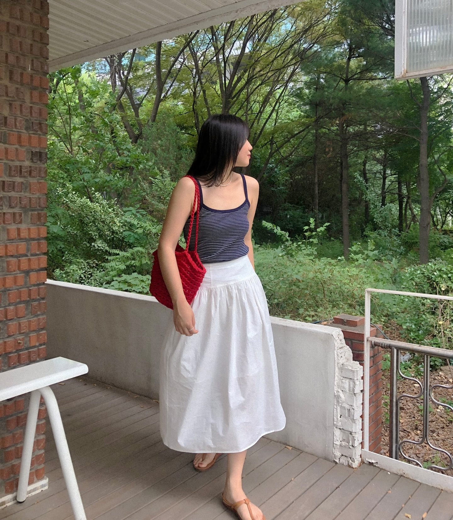 스토리 따봉 많이 눌러주신 착장이니까 원모타임 *೨⋆*✩
요 스커트는 어제 올렸던 착장이랑 똑같은 르베이스먼트 포플린 스커트에요-
올여름 제 화이트 스커트는 요겁니다.•♥

#르베너 #르베이스먼트 #lebasement #lebaner