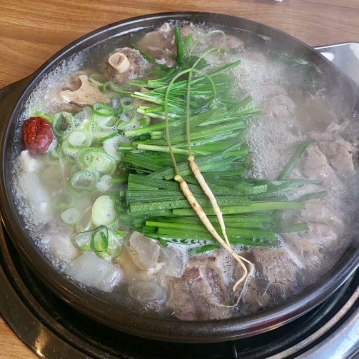 일산 호수공원에서 벚꽃 보고 수육먹고~.~
부모님 모시고 가기 좋은 곳
수육+스지+꼬리찜 전부 나와서 합리적으로 먹기 좋다b
어묵도 그냥 어묵 아니고 맛 좋은 어묵이라 굿
.
#협찬 #서울의밤할인이벤트 #최고 #적극추천 #강추 #찐맛집 #가성비맛집 #일산핫플 #대체불가 #나만알고싶은집 #재방문의사200% #자꾸생각나는