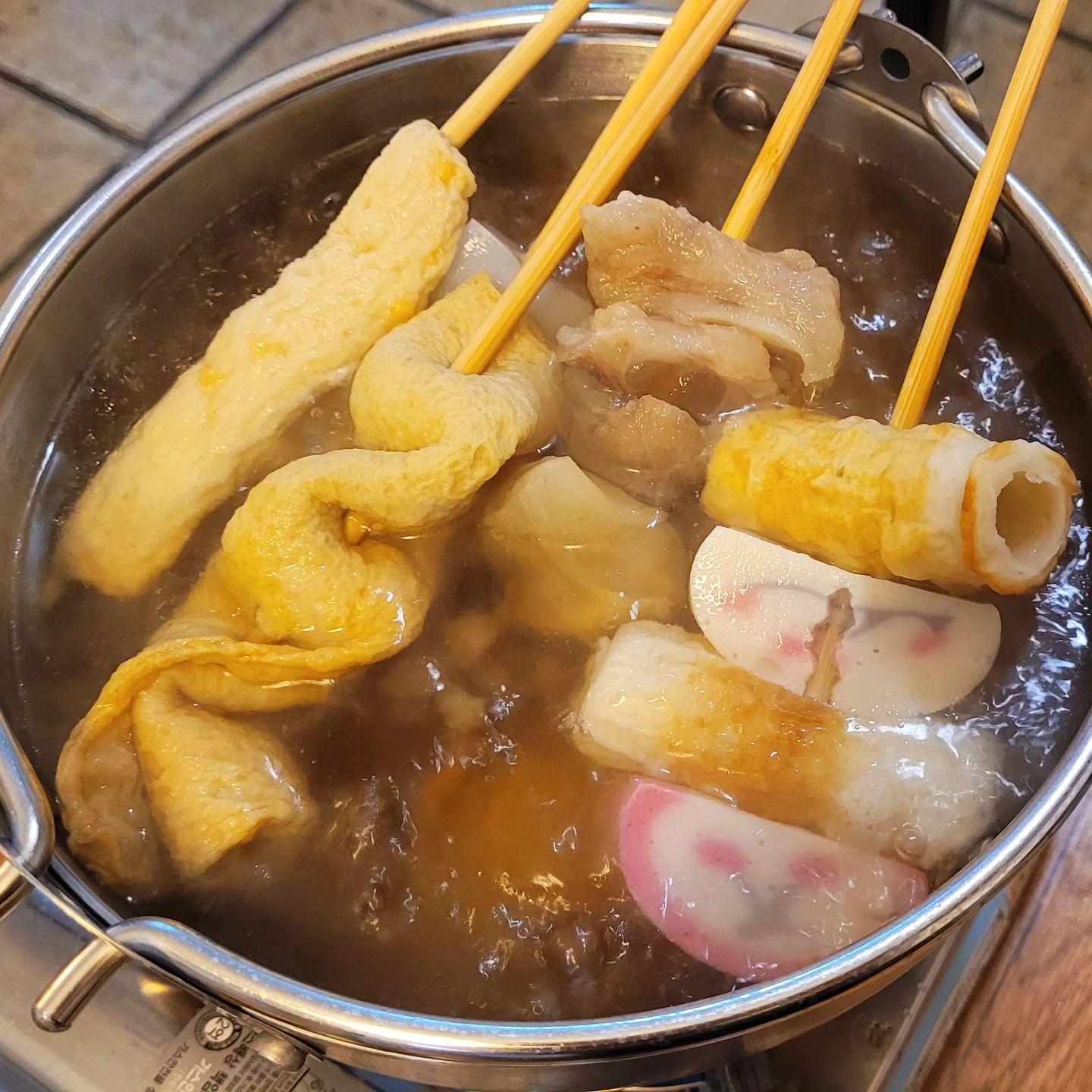 🍺
가성비 오뎅바 이차오뗑 마곡
요리가 가격 대비 푸짐.
오뎅 국물 짜지 않아서 술안주로도 👍
오뎅바 있는 테이블도 별도로 있어서
혼술하기도 👍
.
.
.
.
.

#이차오뗑 #마곡오뎅바 #가성비술집 #오뎅맛있으