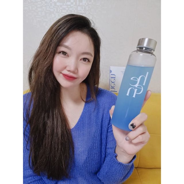 여행하는 술꾼언니💋 on Instagram: "#광고 물도 챙겨먹지 않으면 마시기 힘들때 있잖아요 한잔을 마셔도 똑똑하게 마시는 법 알려드릴게요 하루 한포로 충전하는 에너지 물 만들기! 에너지 보