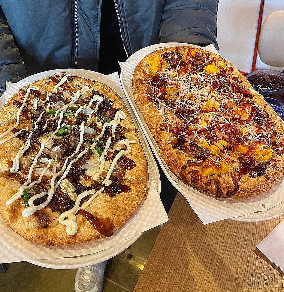 전주 전북대 고피자🍕
.
칠천원으로 피자 한판을 즐길 수 있는 피자맛집이 생겼어효! 나 이 순간 전북대생들이 너무 부럽다
피자 도우도 맛있고 토핑이랑 소스도 낭낭했어요 개인적으로 스파이시치킨앤콘피자와 마라로제떡볶이를 추천합니다
.
📍위치: 전라북도 전주시 덕진구 권삼득로 333
(지하주차장 있음)
📍시간: 11:00~22:00
📍번호: 063-221-7177
.
.
.
#전주피자맛집 #전주고피자 #전북대고피자 #고피자피자 #전북대피자맛집 #전북대밥집 #전북대혼밥 #전북대양식집