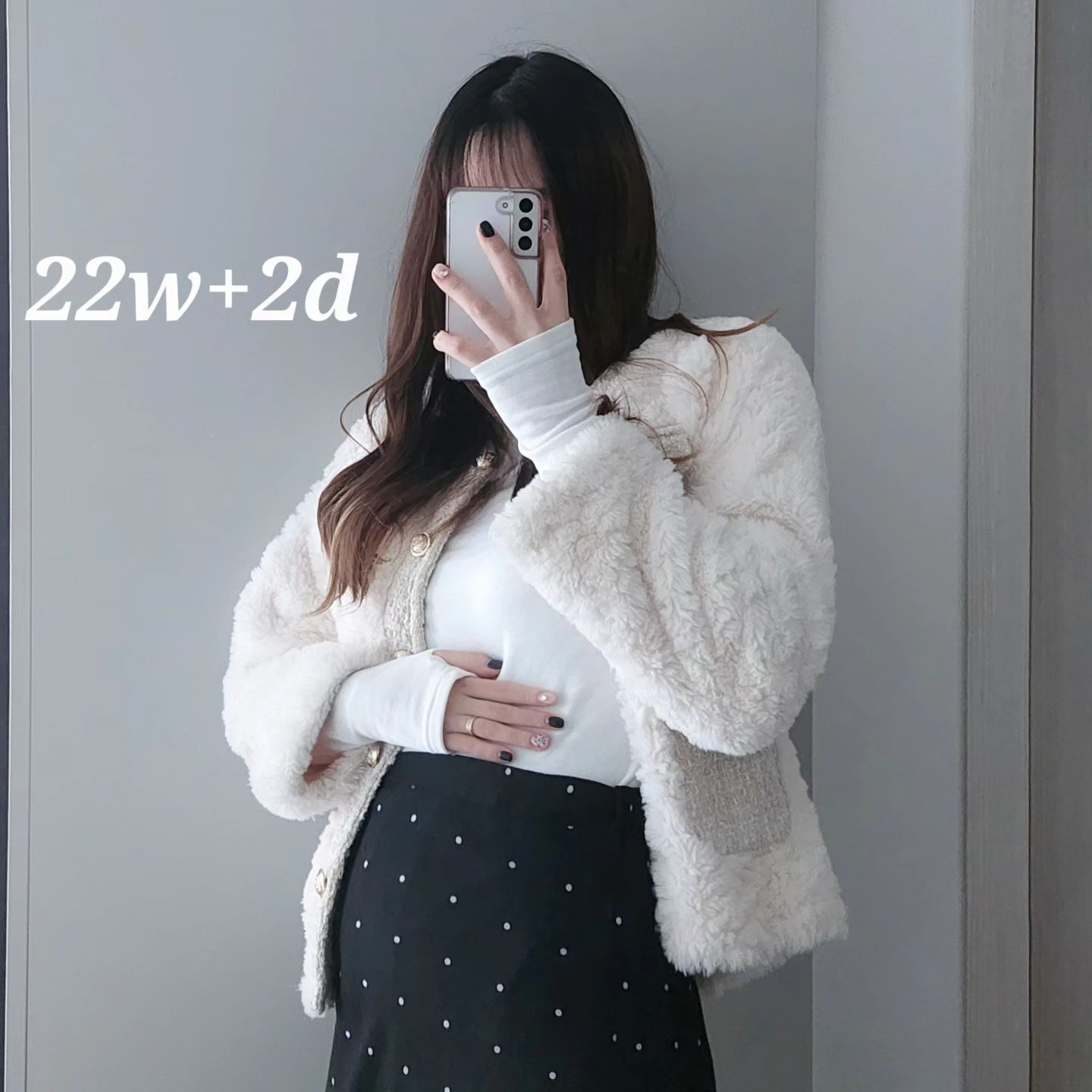 #22주차임산부 #주수기록 

저는 요즘 갈비뼈 부분 등쪽이
땡기구 아프더라구요 ㅠㅠㅠ
찾아 보니까 아가가 크면서 갈비뼈까지 올라오니
자리 만들어주려고 흉곽이 넓어지고 있는 과정이라던데...
저 더이상 커질 흉곽도 없는데요...(안드래도 흉곽 큰편)
아가가 건강하고 무럭무럭 크는건 너무 좋은데
제 몸의 변화를 보면 가끔 우울해지는건 어쩔 수 없는
현실 같아요 😂😂

저 이번달에 #임당검사 하는데
워낙 단거/짠거/매운거 마니아거든용 헿
조절 안하면 통과 못할까융???!??
그냥 평소처럼 먹다 가도 통과하신분 계신가용?
꿀팁 전수 해주세요 🙏🏻🤍