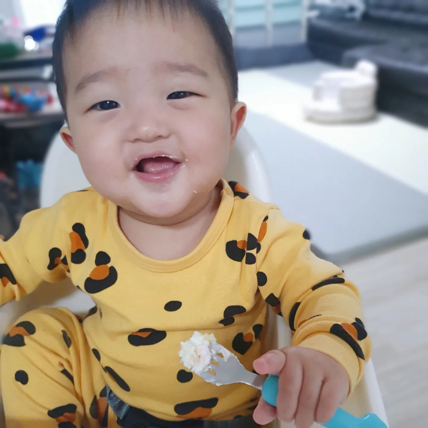 우리 귀염둥이 아가 벌써 돌이라니.. ❤
태어나기 전부터 병원이 있다가
태어나서도 1년 사이 병원에서 자주 있었지만
우리 이제 한 살 먹었으니까 앞으로
아프지 말고 쑥쑥 자라서 형아랑
엄마 아빠랑 행복하게 지내자😃
사랑해 우리 아가❤