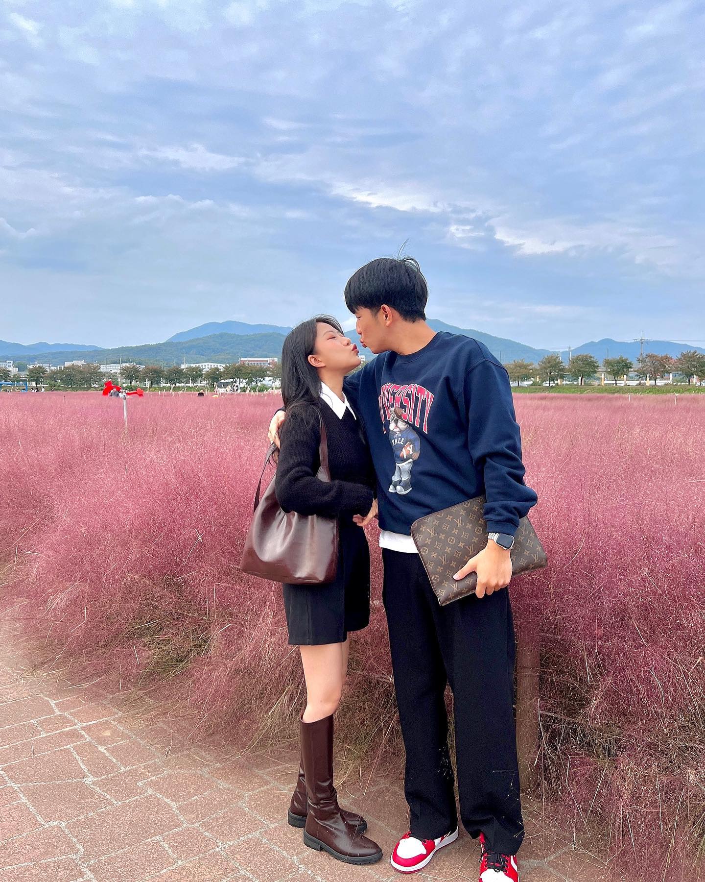 혀비랑 두번째 보는 핑키밀링~
힝구가 사준 꼬까옷 입고 뉸뉴💖
올해도 이뿐 생일 맹글어조서 고마아~