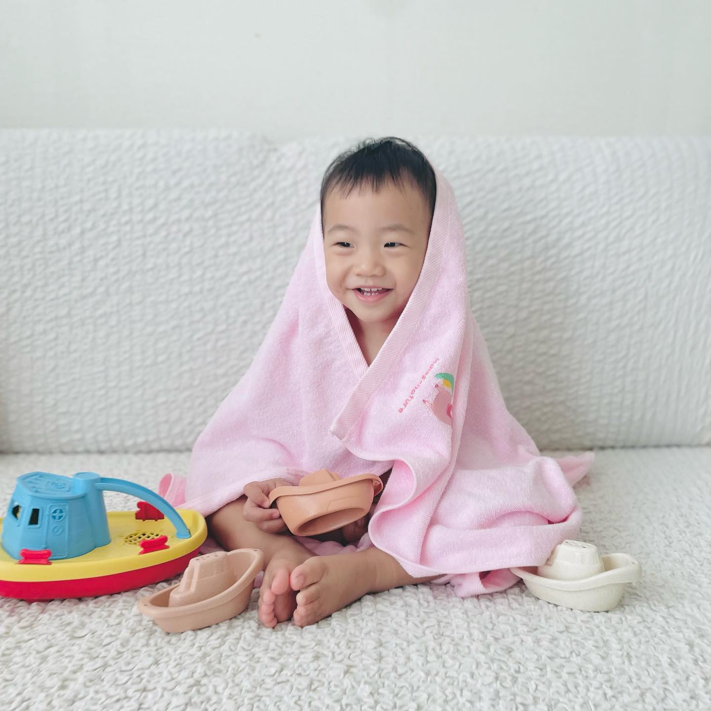 #광고 #협찬

정워니 신생아때 호랑이 모양 목욕타올 선물받아서 
지금까지 잘 사용중인데 
이제보니 맘스네이쳐 제품이더라구요🐯

맘스네이쳐 목욕타올은
밤부(대나무) 100% 소재 원단을 사용해서
땀과 수분을 잘 흡수하고 건조도 빨라서 좋았어요.ᐟ

자연 향균, 탈취 기능도 있어 위생적인건 물론
안전검증까지 완료 (무 형광증백제, 무 유해물질) 

우리 아기 소중한 피부
맘스네이쳐 타올로 지켜주자구요ꔛ

🔖ᵀʰᵃⁿᵏˢ ᵗᵒ moms_nature.official 

#맘스네이처 #출산준비 #출산준비물 #출산선물 
#출산선물추천 #돌선물 #백일선물