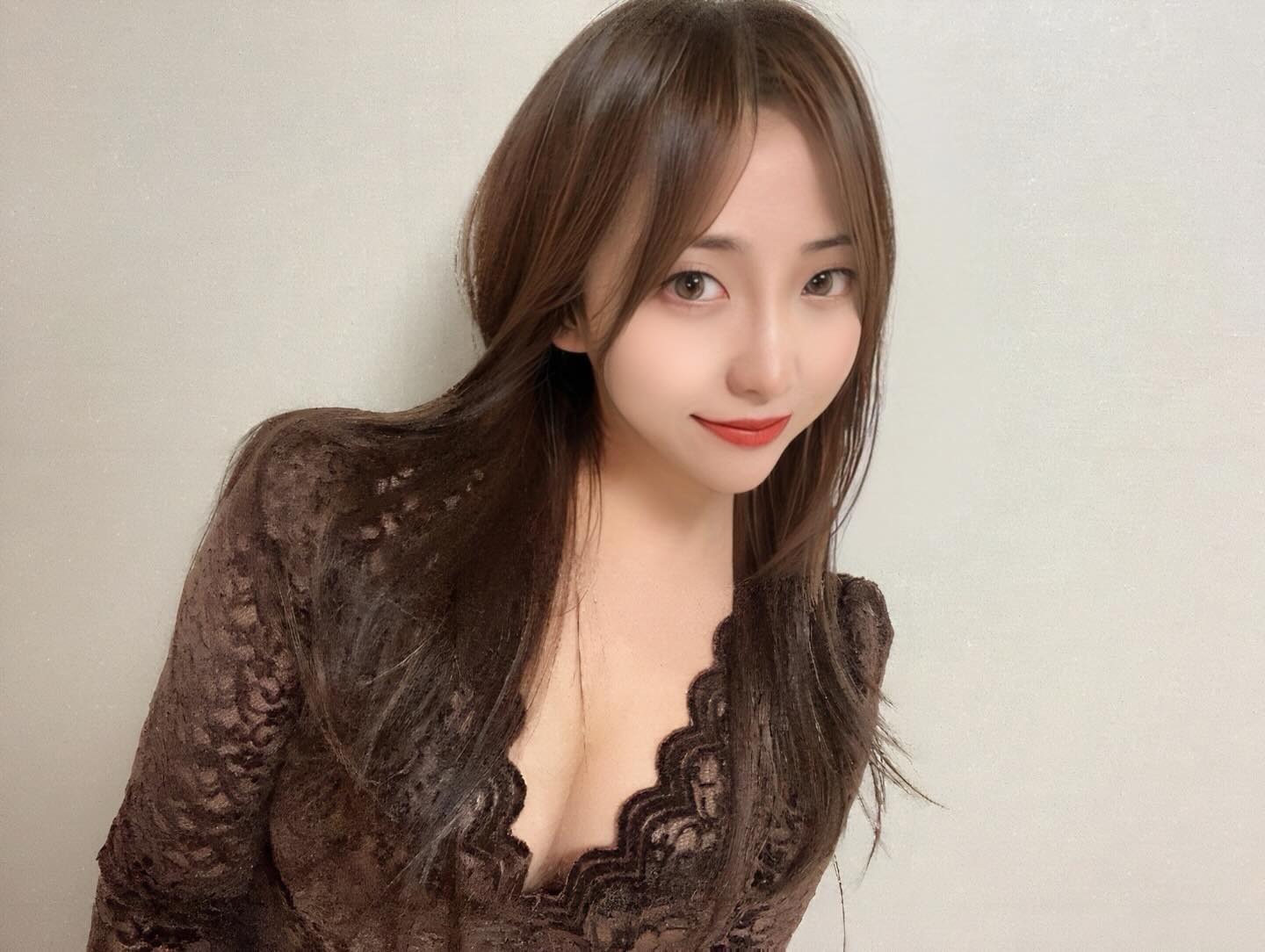 리프팅 하고 자신감생겨서 턱스킬 부려봄(솔로지옥..)
브이로리프팅 받고 탄력과 브이라인 찾은 나 희희🫶
리프팅 맛집을 찾았다 다른리프팅에 비해 별로안아픔!
(30대들 손들어 달려가자,, 👆🏻)
 
#협찬 #압구정피부과#강남피부과 #더삼점영피부과#피부과추천#더삼점영#공팔리터#08liter #압구정리프팅 #압구정브이로 #압구정브이로리프팅