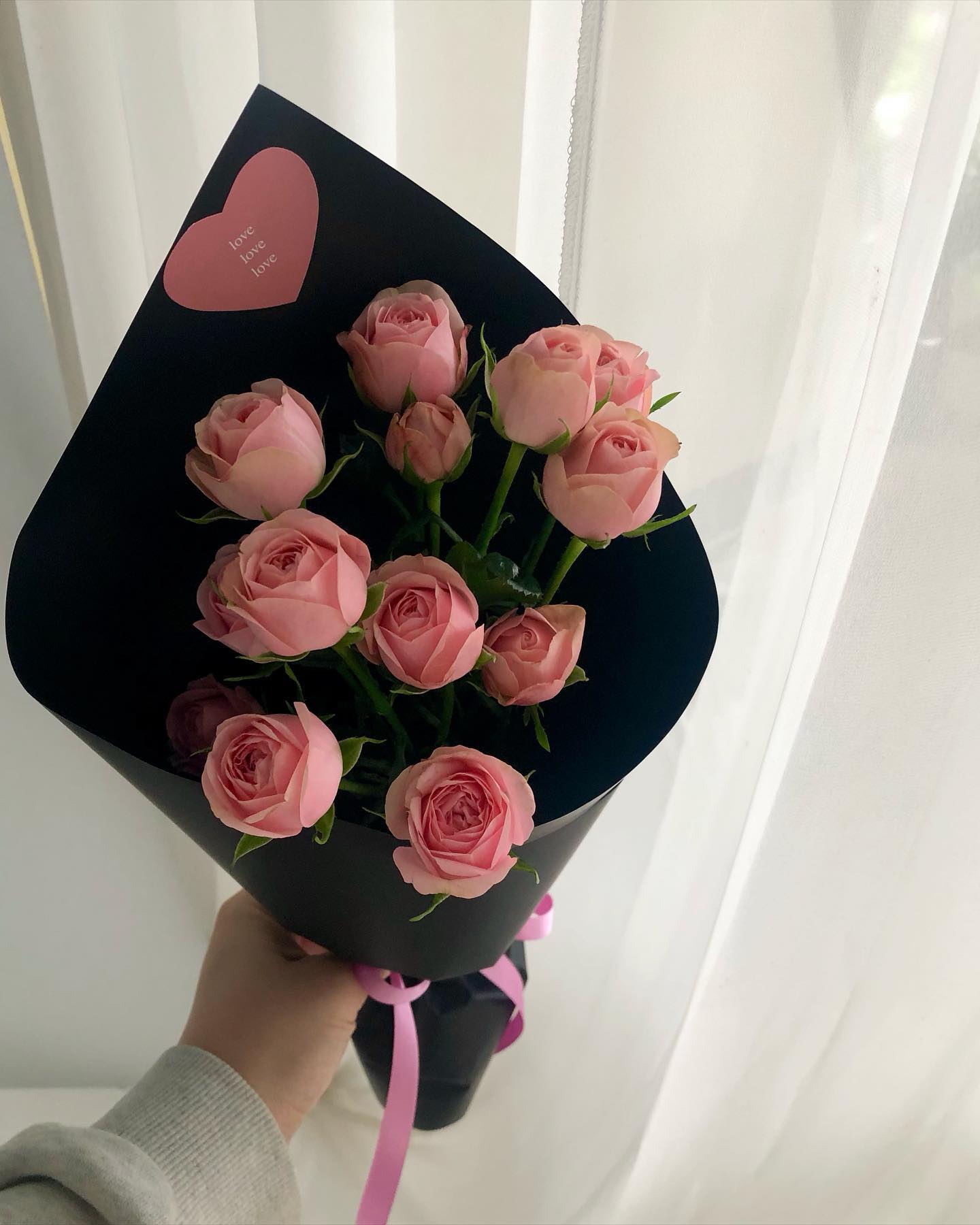 자나장미💓🖤

#신상플라워꽃다발

 ꕤ 꽃 예약문의 ꕤ 
𝑲𝑨𝑲𝑨𝑶 . 신상플라워 
𝑷𝑯𝑶𝑵𝑬 . 010-9214-8065

#김해꽃집 #신상플라워#김해꽃다발#부산꽃집