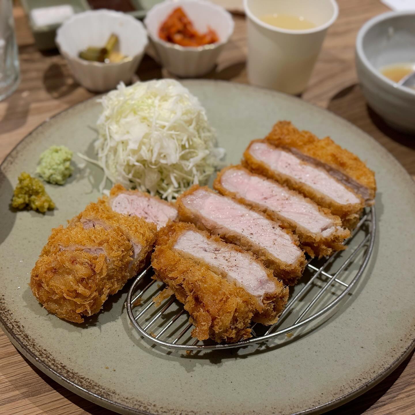내 기준 대구 돈까스 1등 #몬도카츠더현대점 
돈까스 킬러들은 여기 다 알테지만...!!!
#대구여행 온다고하면 무조건 추천하는 몬도카츠 ♡ 
언제와도 언제먹어도 맛있규ㅠㅠㅠㅠㅠㅠㅠ
더현대랑 가까워서 더현대에서 쇼핑+데이트하다가
저녁으러 먹으러가면 넘흐 좋자뉴~💕
.
.
.
#동성로돈까스 #대구더현대맛집 #대구더현대
#대구몬도카츠 #동성로맛집 #대구맛집