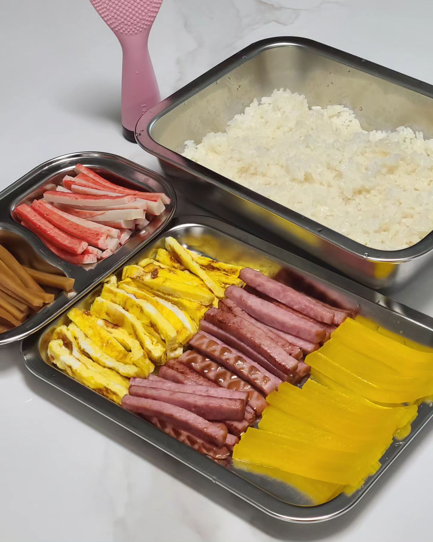 .

#주말점심 은 아드님이 먹고 싶다던 #셀프김밥

근데.. 걍 내가 마는 김밥이 더 쉽.. 🙄

#재료준비끝 #맛있다니뿌듯