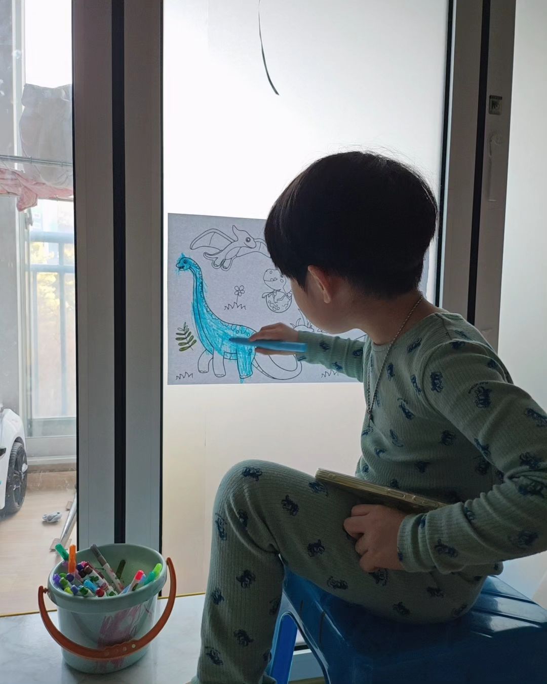 .
오늘컨디션 최악인데
아침부터 청소 싸아아악~~해놓고
누웠더니ㅜ약때문인지ㅠ핑핑돌아서 죽을맛🤢🤮
근데...자기 뭐?
화가머시기 같다며 사진찍어달라하는 아드님....
어 너화가~머시기같아ㅋㅋㅋㅋㅋ
이제제발 나좀 부르지마ㅠㅠ
.
.
#한숨자야지#지겹다#어지럼증#일요일#빨간날#쉬는날