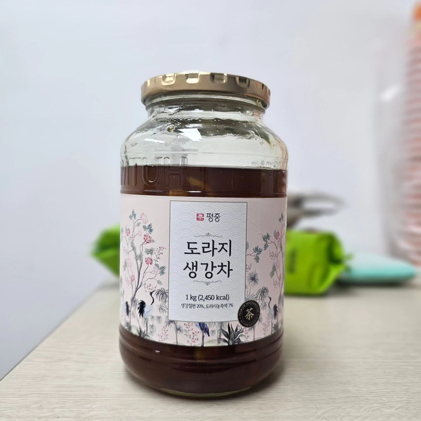 독감 너무 올만에 걸려봄.

이번 독감은 로나바이러스랑 섞인듯

몸이 리셋되는 기분..

약만 먹으면 고꾸라지고..
기침이 너무 심해서 기침 할때마다 아파ㅠ

병원은 더 심해지믄 폐검사하자는데..
무시워ㅠㅜ

근데 이거 생각보다 맛나..이거 먹는동안 기침 덜해서 좋아

으른입맛 되어가나봉가
#도라생강청  #생강청 #기침
#밤새기침콜록콜록콜록콜록또콜록콜록컬록켈록켁켁켁
#직장인스타그램 #일상기록 #냥집사일기 #감기조심하세요 #감기싫어
#선팔맞팔환영