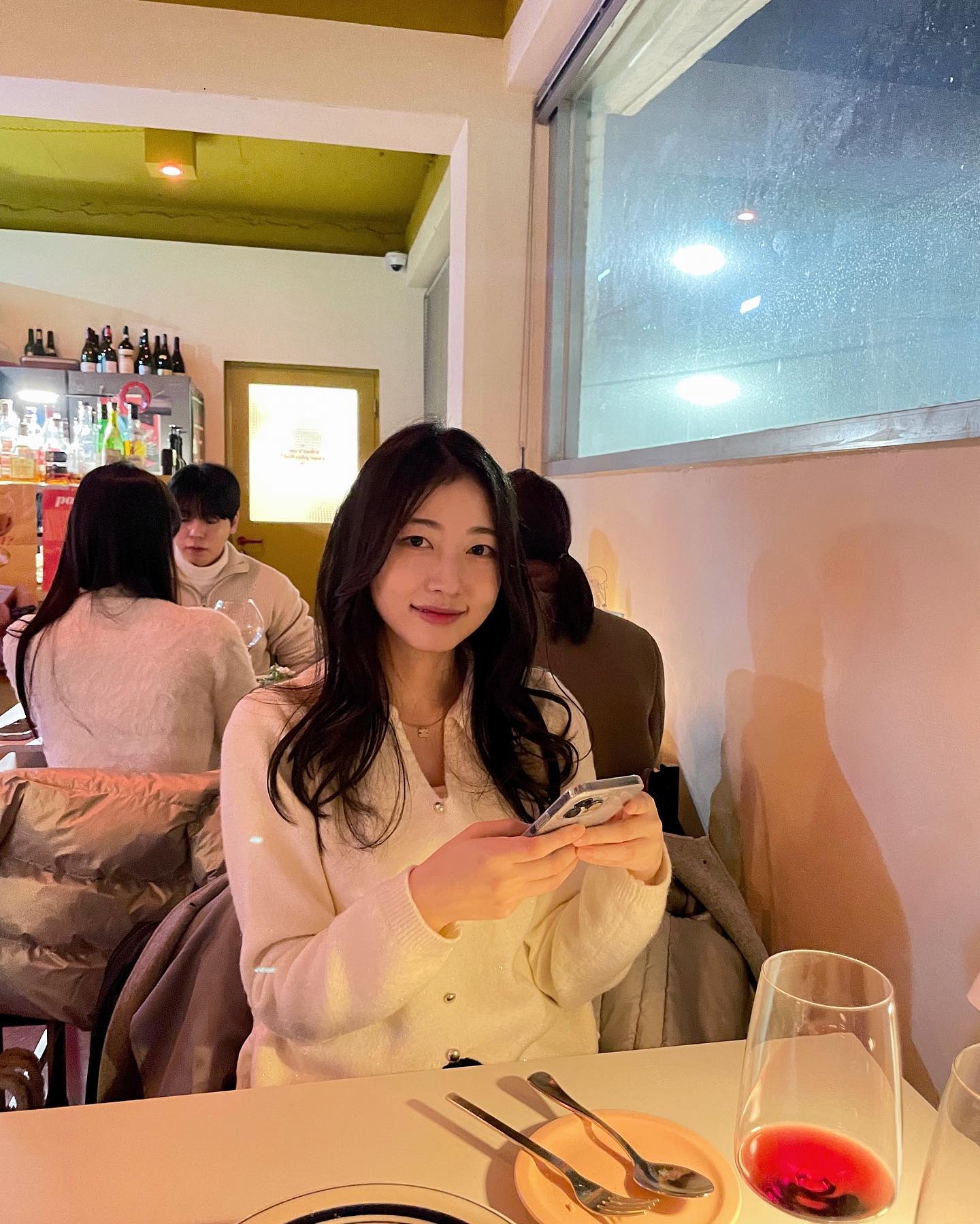 성수동나들이🐥
⠀
⠀
⠀
⠀

#일상기록 #성수동핫플 #성수동와인바 #성수맛집 #뮤직바 #pages #미닛뮤트 #미닛뮤트쇼룸 #셀스타그램 #셀카 #여자데일리룩 #셀피그램  #오늘코디 #성수동술집 #먹을텐데 #selfie #followforfollowback #instagood #minitmute #wine