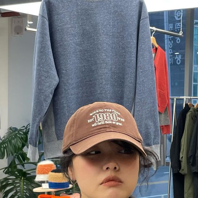 혜림포터 l 패션•데일리룩 on Instagram: "#광고 @right_here_women 모자랑 귀걸이 모두 #롸잇히어 🤎 브라운컬러 볼캡 없었는데 요거완전 취저 볼캡썼더니 분위기가 생겼땨✨ 귀걸이 하난데 두개
