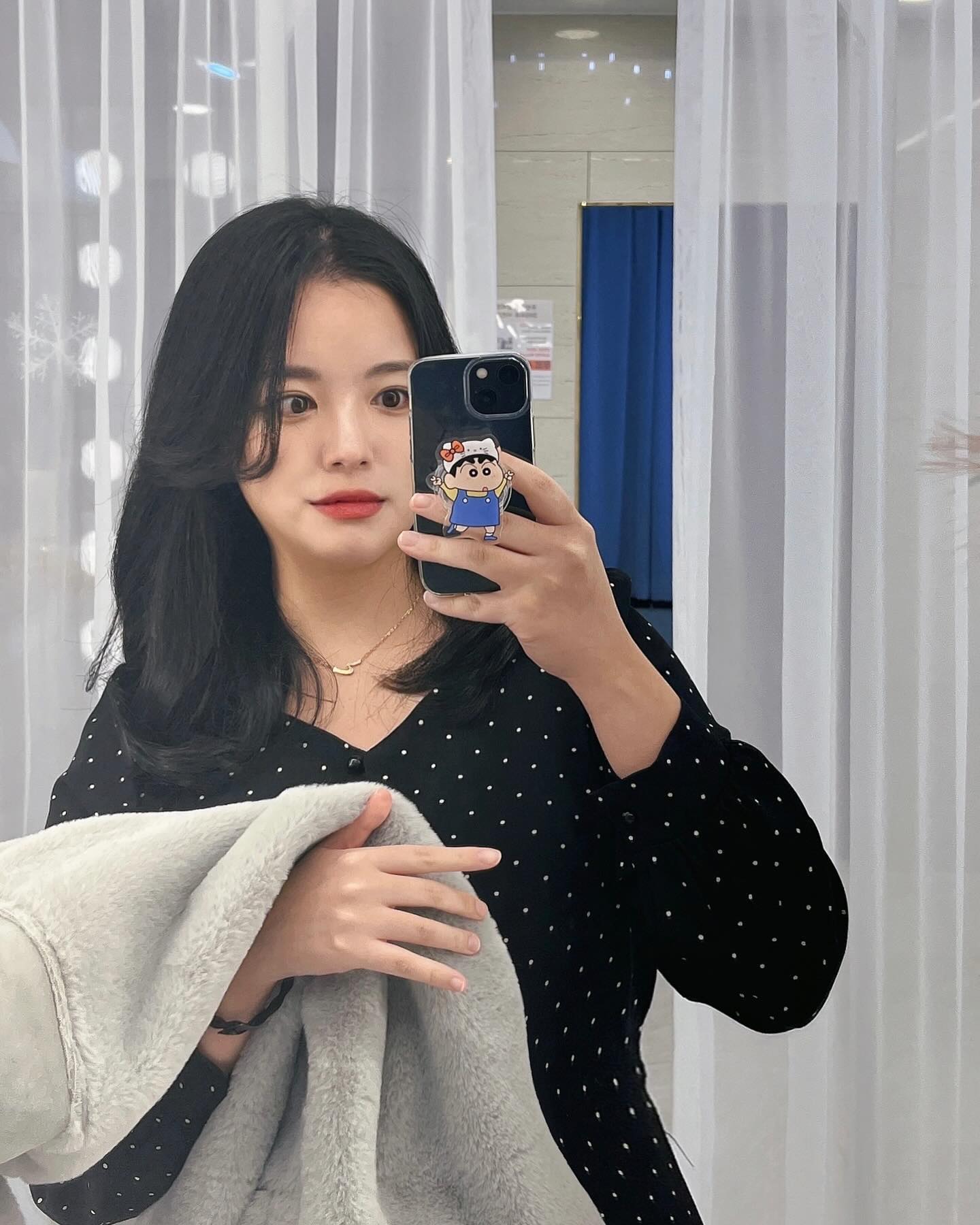 #AD
사자에서 사람된 날🦁

최근 2년간 임신 준비,임신,출산,육아로
머리카락이 멍멍이털이 된 채 
매일 질끈 묶고 다녔는데 이젠...
나도 반묶음, 긴 머리 할 수 있댜🙆🏻‍♀️

💇🏻‍♀️레이어드C컬펌🫶🏻

베이글or핫도그 간식도 주시고
꽤 오랜 시간 동안 친절하게,
선호하는 향 오일로 마무리까지👍🏻

#협찬 
#범계역미용실
#안양미용실 
#범게두빗살롱
#두빗살롱범계점 
#레이어드C컬펌
#레이어드컷
