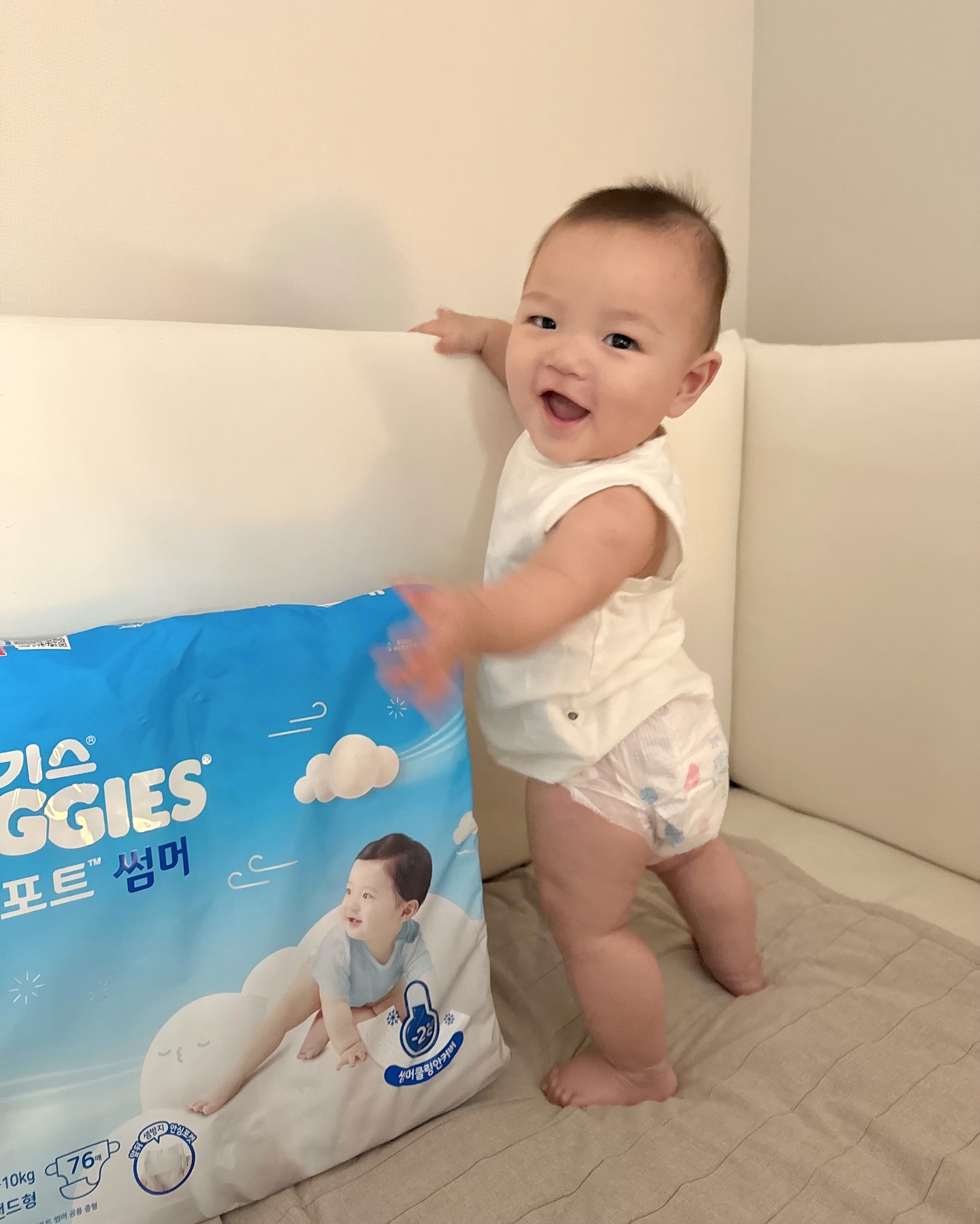 #협찬 #하기스제품제공

올 여름 기저귀는 2024 하기스 매직컴포트 썸머!☀️✨

실제로 만져보고 입혀보니 얇아서 하루종일 하고 있어도 
갑갑하지 않고 시원할 것 같았어요. ദി・ᴗ・)✧

듀얼 흡수 썬테크 코어 덕분에 얇지만 
뛰어난 흡수력과 동기성은 말모말모.. ᰔ 
기어다니고 마음껏 뒹굴거려도 보송보송하고 앞뒤 
샘방지 안심포켓이 있어 누워도 샘 걱정없이 입힐 수 있다는 점-!!

자연유래 라이오셀 섬유가 함유된 썸머 굴링 안 커버가 
기존 제품 대비 기저귀속 온도를 2도 낮춰주어
피부를 시원하게 해줄 수 있다니 정말 짱짱짱!

한 여름 우리 애기들 하기스 기저귀로 궁댕방구 절대지켜〰️🫰🏻

🏷️ huggies_korea

#하기스 #하기스썸머 #매직컴포트썸머 #하기스해피투게더 #하기스7월체험단 #여름기저귀추천 #썸머기저귀