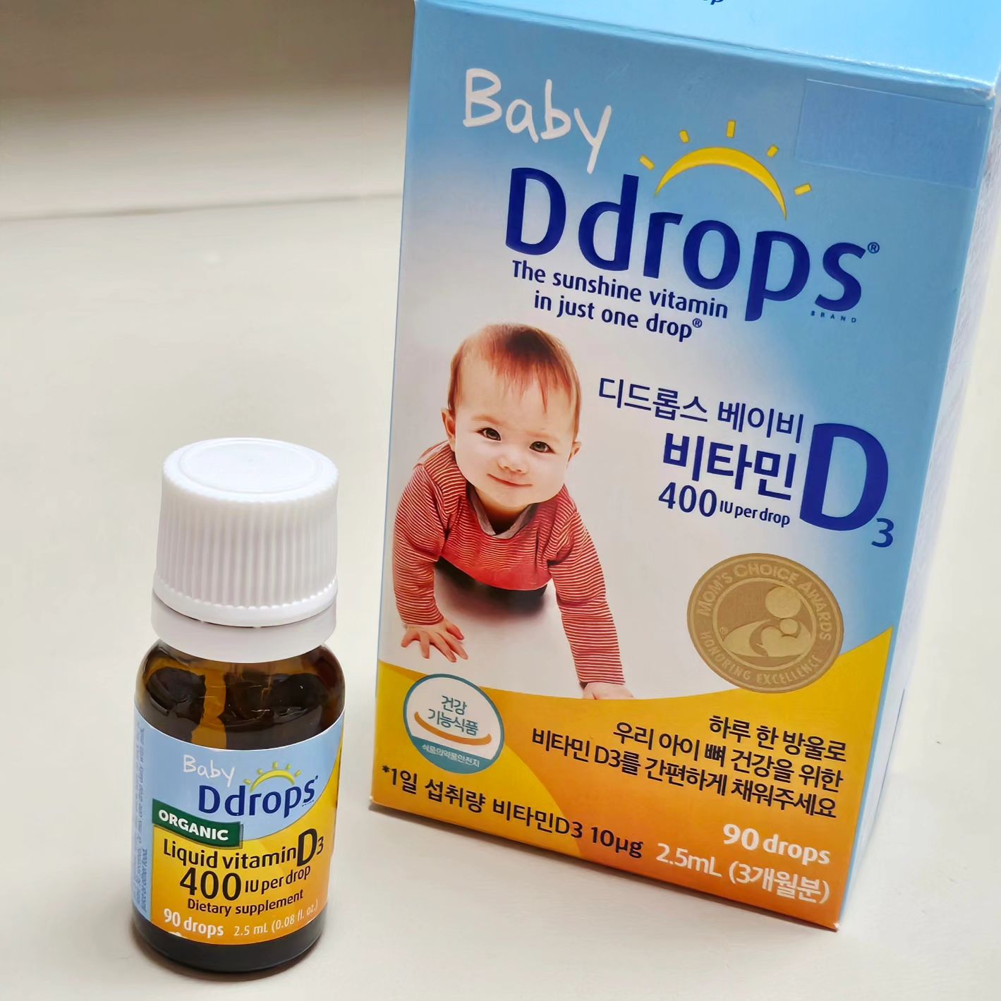 #광고

비타민D는 피부에 햇빛이 직접 노출될 때
체내에 합성될 수 있는데 요즘처럼 추운 겨울엔
아이들과 외출하기도 쉽지 않아 햇빛 보기가 어려워
영양제로 채워줘야 일일 권장 섭취를 할 수 있는데
1방울만 먹어도 채울 수 있는 디드롭스 비타민D

인공향료 같은 합성첨가물이 들어가지 않고
유로드로퍼 형태로 섬세한 계량이 가능!
코코넛오일과 순수 비타민D3 400IU 함유😊

분유나 우유, 물에 1방울만 섞어 먹어도 되고
수저나 젖꼭지에 묻혀서 쉽게 먹일 수 있어
아이가 전혀 거부하지 않고 쉽게 먹어요

#디드롭스 #베이비비타민D #액상비타민D3
#아기비타민 #베이비영양제 #모유수유비타민D
#액상비타민D #출산준비물 #아기영양제