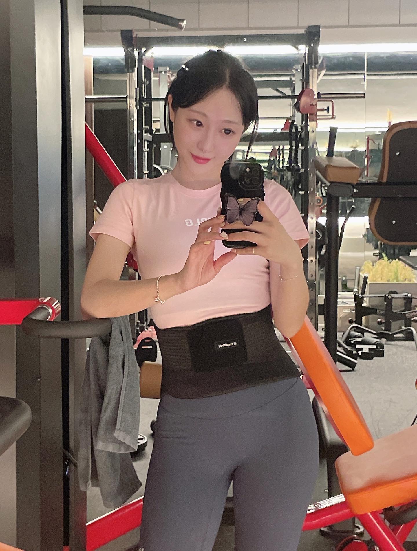 스토리에만 올렸었던 오운완 모음🗂️

바프 이후로 정말 자알~ 먹고 다녀서
요즘 살이 포동포동 올랐어요😂🐷

이제 주4일이라도 단백질식단으로
클린하게 먹으려구요.. 하하
전 오늘도 운동하러 가볼게요🏋🏻‍♀️

저녁시간이네요! 다들 맛저하세요🍴