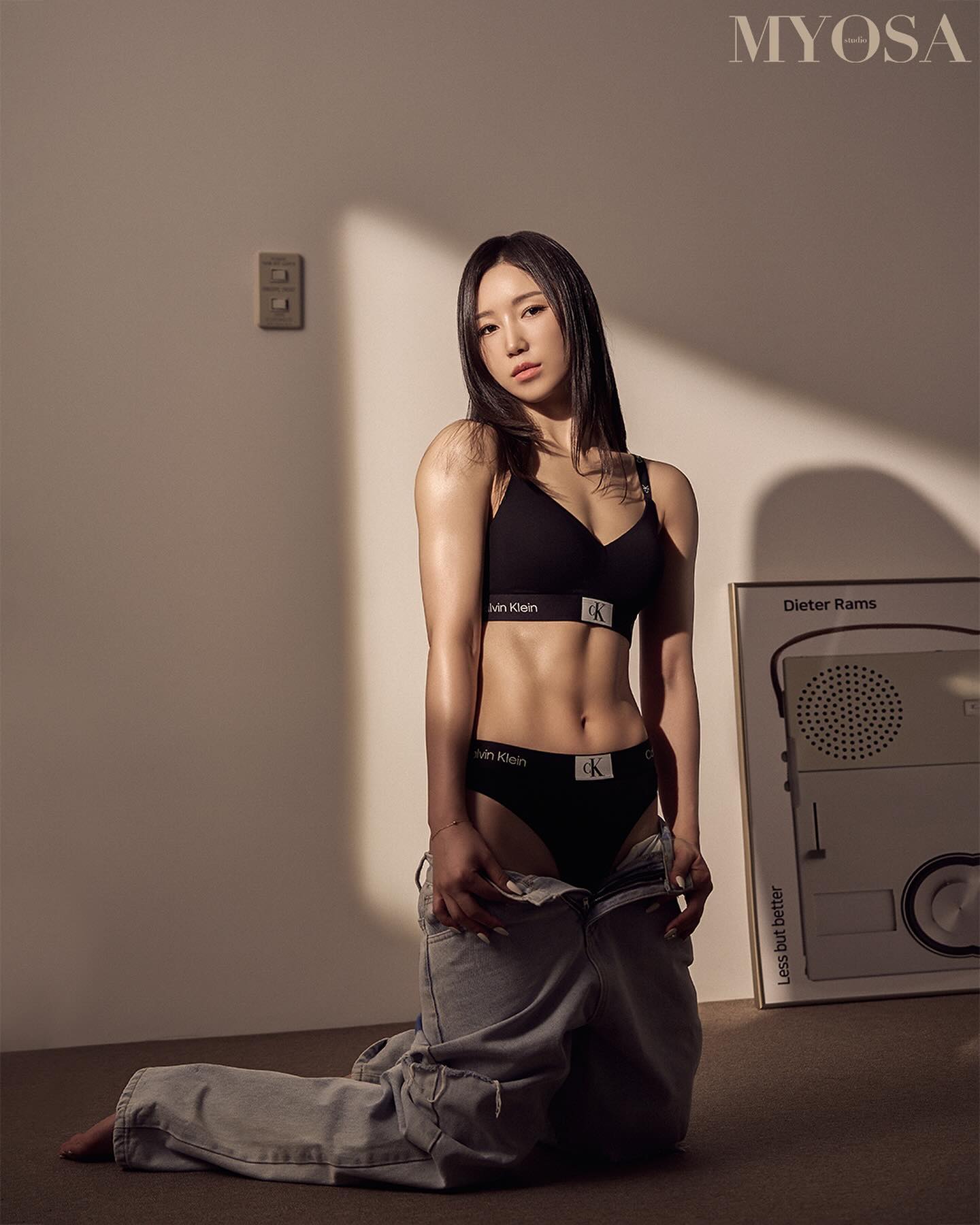 충동적인 #바디프로필 이라 무근육에 살을 못빼서 아쉬웠지만,
작가님 진짜 최고에요,,❤️‍🔥 중간에 컷 확인하시는 동안
무릎꿇고 기다리는데 지금 좋다고 하시면서 찍어주신 컷들❤️‍🔥❤️‍🔥
지금 이벤트하시니까 바디프로필 생각있으신분들
묘사로 달려가세욧!!
.
studio_myosa #묘사 #바디프로필스튜디오 #바프