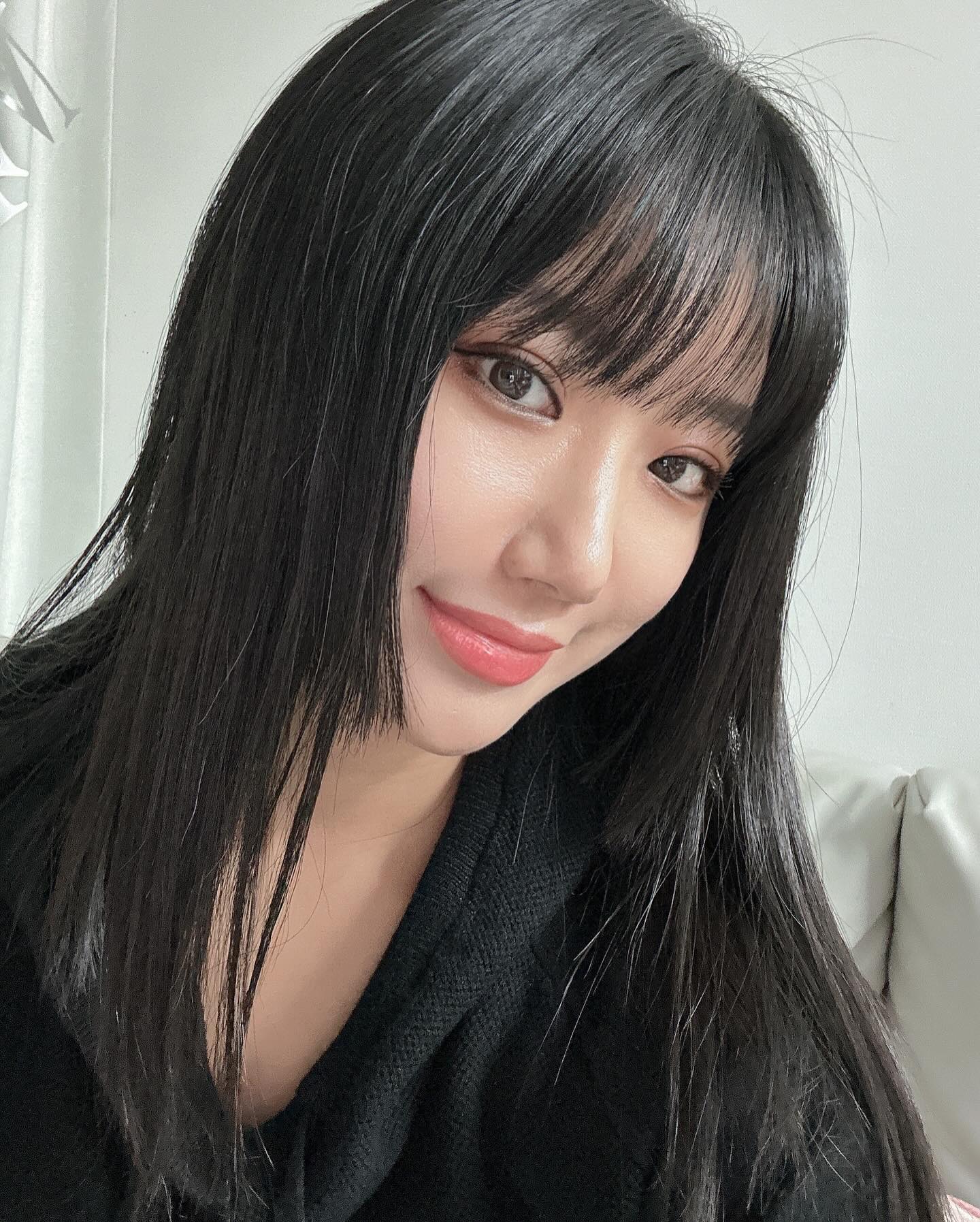 #유스힐 #캐비어부스터 로 #콜라겐 증진시켜 피부 속 보습 화악 - 끌어 올리기! 피부 재생으로 결도 개선되고 화이트닝 효과까지 있어서 요즘 화장하는 맛 제대로 >_< 무려 #리쥬란 과 #엑소좀 을 동시에 받는 효과라 그런지 요즘 거울보는 맛 제대로다 😚 #스킨부스터 관심있다면 강추 !!! 20대같다는 소리 계속 듣고 싶어서 시술받은 #내돈내산후기 임당ㅋㅋ
p.s #셀카어플 추천좀… 어색해..