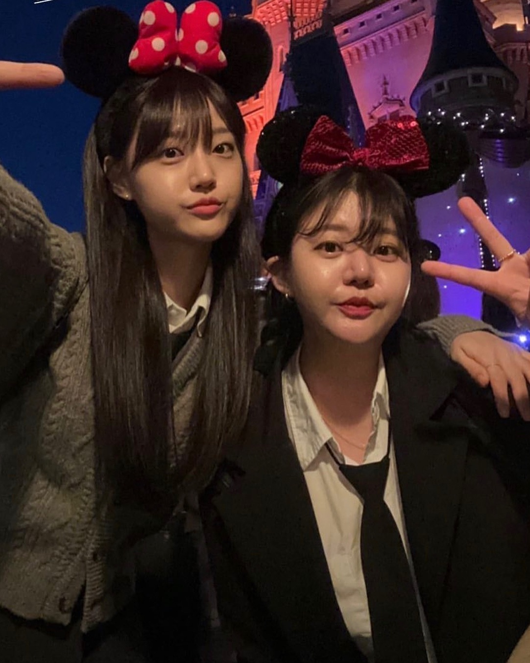 모두들 안녕하세요! 
셀르니를 운영 중인 정원희입니다아! 우선 셀르니를 많이 사랑해주시고 관심 가져주셔서 너무 감사해요🫶🏻

셀르니를 같이 운영한 다현이랑 많은 대화와 고민 끝에 저희 셀르니는 이번 마지막 세일을 끝으로 영업을 종료하려고 합니다아! 약 1년 동안 셀르니를 운영하면서 여러가지의 어려움과 부족함이 많았다고 생각했어요! 하지만 그로 인해 배운 부분도 훨씬 많고 좋은 경험 했다고 생각해 절대 후회하지 않습니다 그리고 10년 넘는 세월동안 함께 해온 다현이와 또 하나의 추억이 생겼다고 생각하며 마무리 하게 되었습니다!

갑작스러운 소식에 앞으로의 계획을 물어보시는 지인분들이 많으셨는데 저는 스튜디오 운영 계획이 있어 차차 준비중이고!! 디자인 프리랜서 업무도 더 다양하게 도전해 볼 계획입니다! 

그동안 셀르니 옷을 사랑해주신 분들과 단골분들 그리고 도와주시고 응원해주신 모든 분들께 감사합니다!🙇🏻‍♀️

앞으로 운영될 스튜디오도 많은 관심 부탁드려요🤍