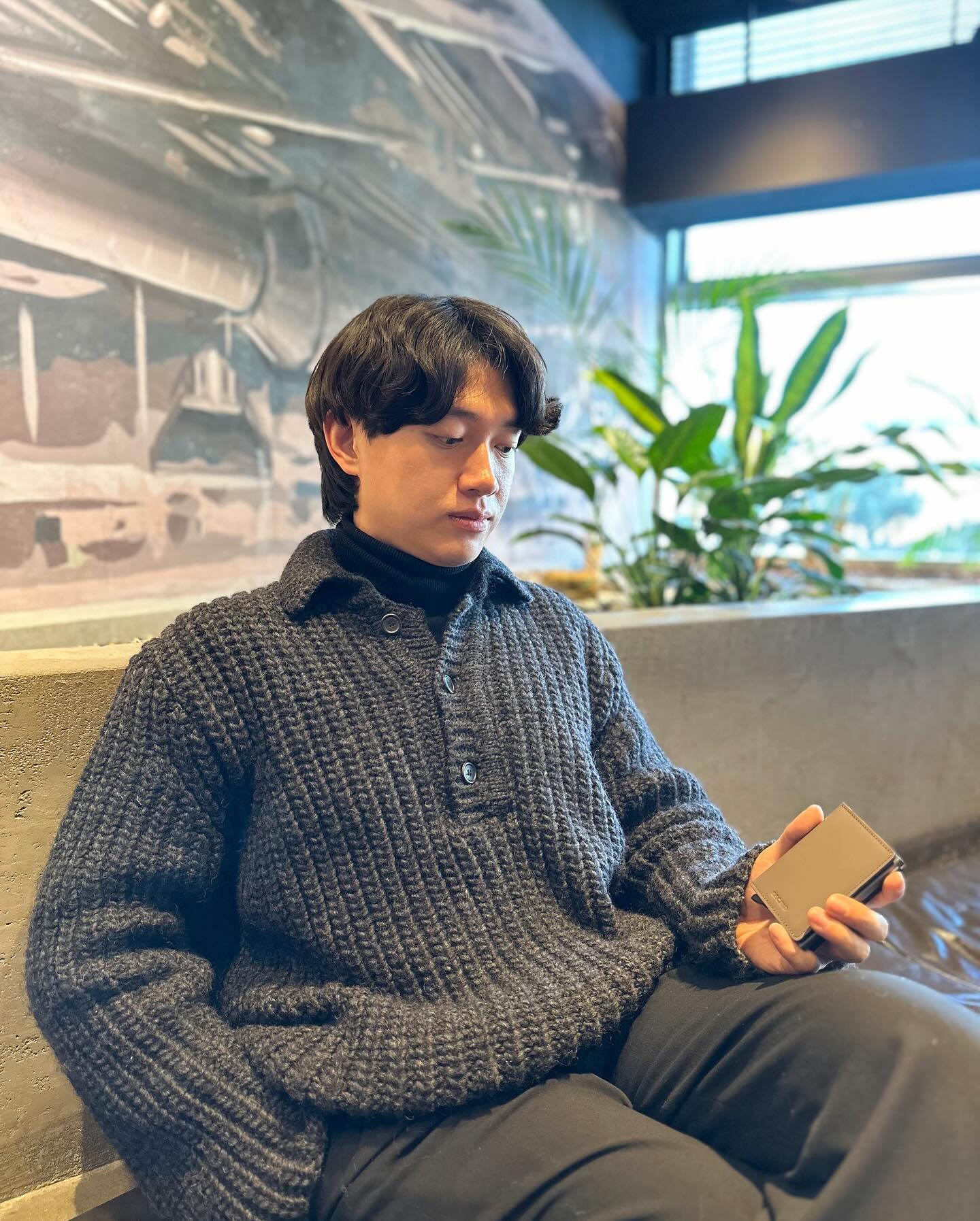 #협찬 frame_seoul wallet_kr

가죽 촉감이 부드러운 카드지갑 소개드려요. 💳
하단 레버를 당겨 카드를 꺼내기도 편해요. 🎚️
디자인과 편리함 모두 만족스럽네요. ☺️

💡프리미엄 미니월렛_매트 트러플
.
.
.
#시크리드 #카드지갑 #프레임 #카드지갑추천 #지갑선물 #카드홀더 #카드지갑추천 #선물추천