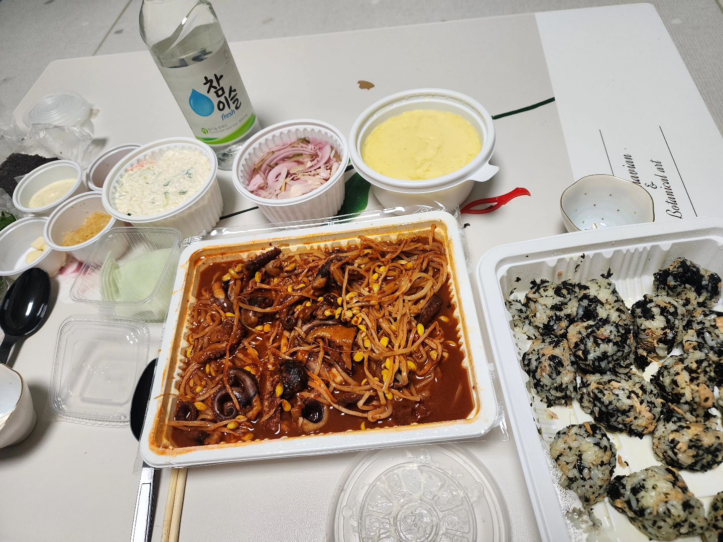 하루 일과를 끝마치고
마누라와 함께하는 술한잔
#개꿀띠👍