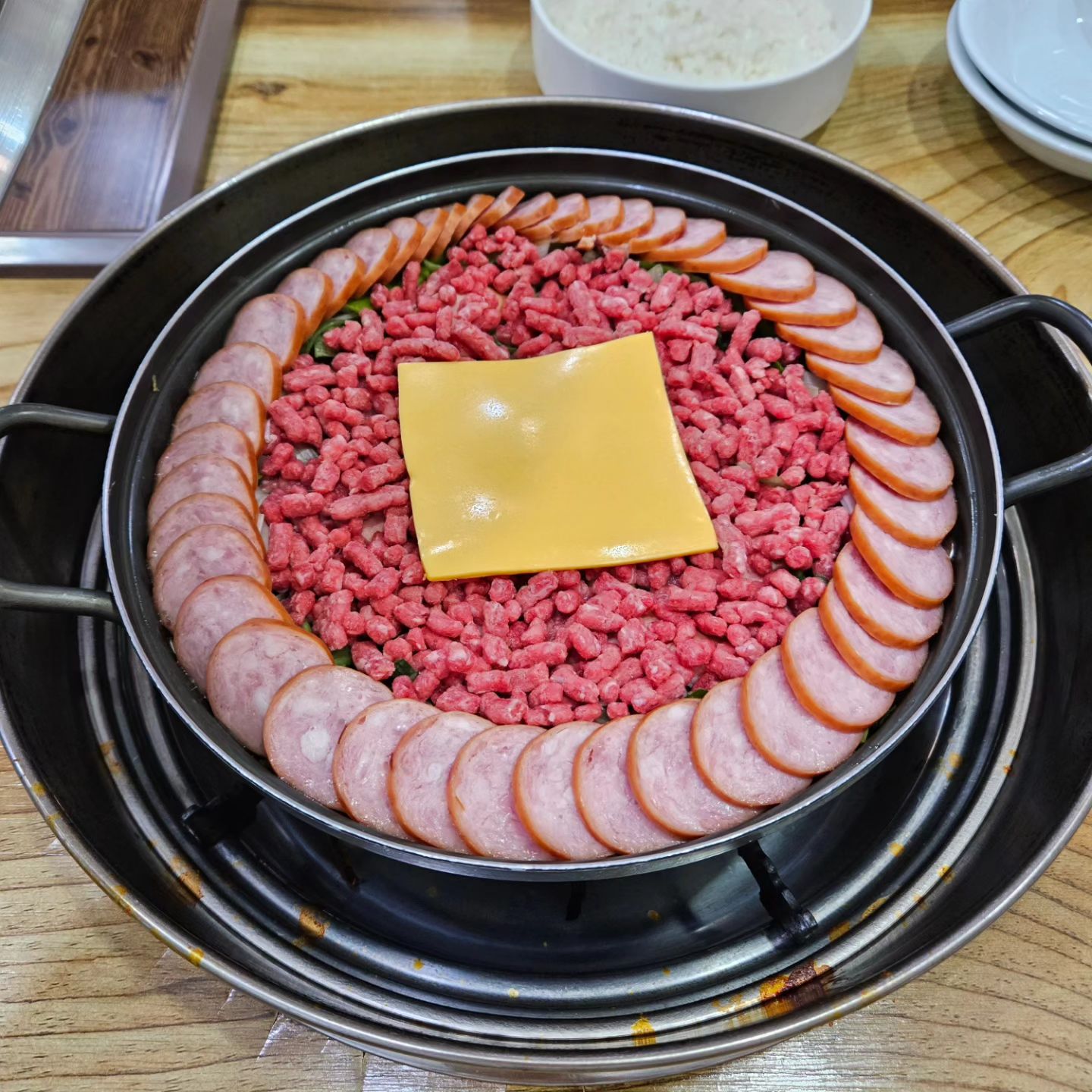 이나경송탄부대찌개 40분 기다려서 이제 먹음😄