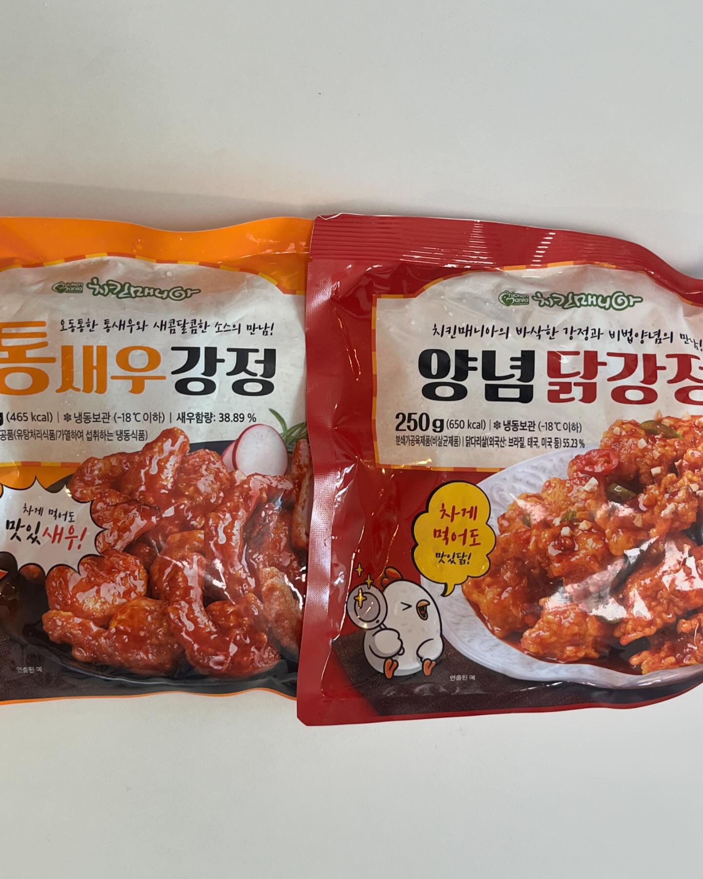 #협찬 #제공 
#치킨매니아 통새우와 닭의 환상 콜라보
새우계의 귀족 100% 흰다리새우 사용 #통새우강정
쫄깃쫄깃 100% 닭 다리 살 사용 #양념닭강정

온가족 가식이나 한끼메뉴로 강추 𖤐 
3번 튀겨서 튀김옷이 눅눅하지 않고 바삭해요 :)

#치킨매니아 #닭강정 #양념닭강정 #통새우강정 #밀키트 #조리식품 #간편식품 #간편식 #치킨