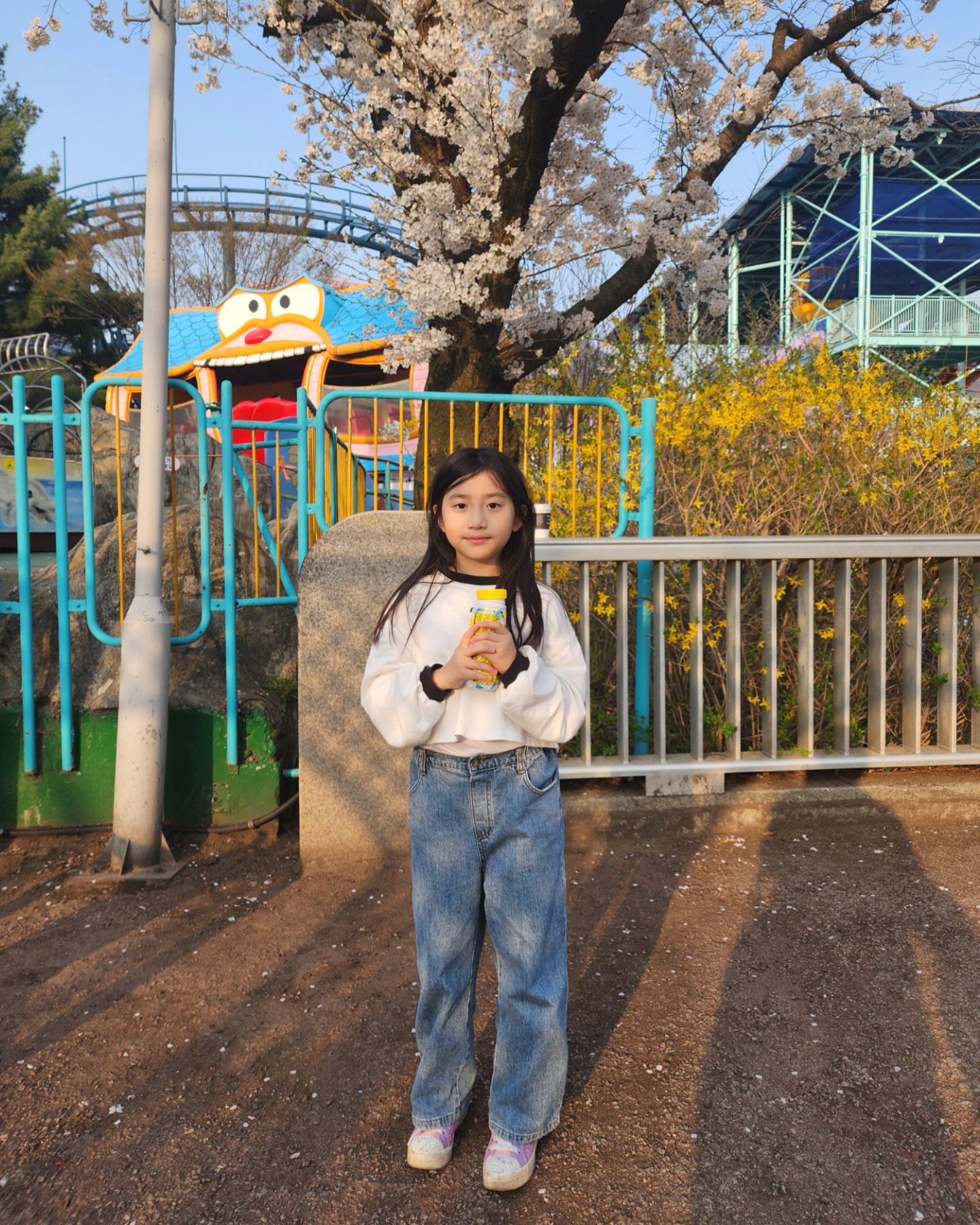 #하윤하음
유난히 못내 아쉬웠던
벚꽃 올해

#서울대공원 #서울랜드 #꽃길만걸어요 #아빠육아 #육아소통 #봄소풍