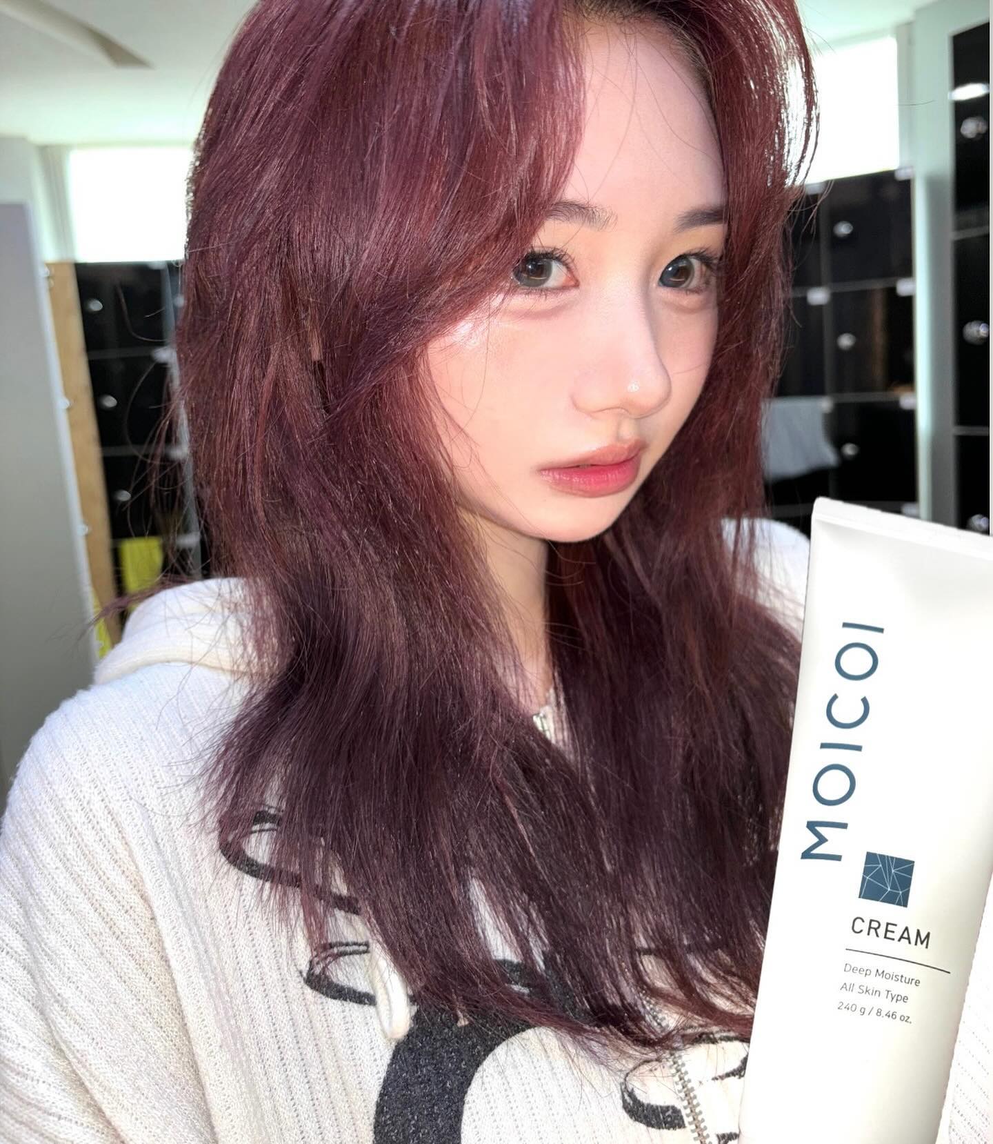 #협찬 

촉촉하고 온가족이 사용할 수 있는 진정 크림 💧
극 건성이라 환절기에 힘들었는데 사용하구 확실히 피부가 촉촉해진게 느껴져요 !!

수분+진정 모두 잡을 수 있는 크림으로 지금 사용하기 너무 좋아요
.
.
.
.

#모이코이#진정크림#수분크림#보습크림#솔직후기#고보습크림#건성피부#건조한피부#화농성여드름#여드름피부#민감성피부#뷰티스타그램#화장품추천#속건조#수부지