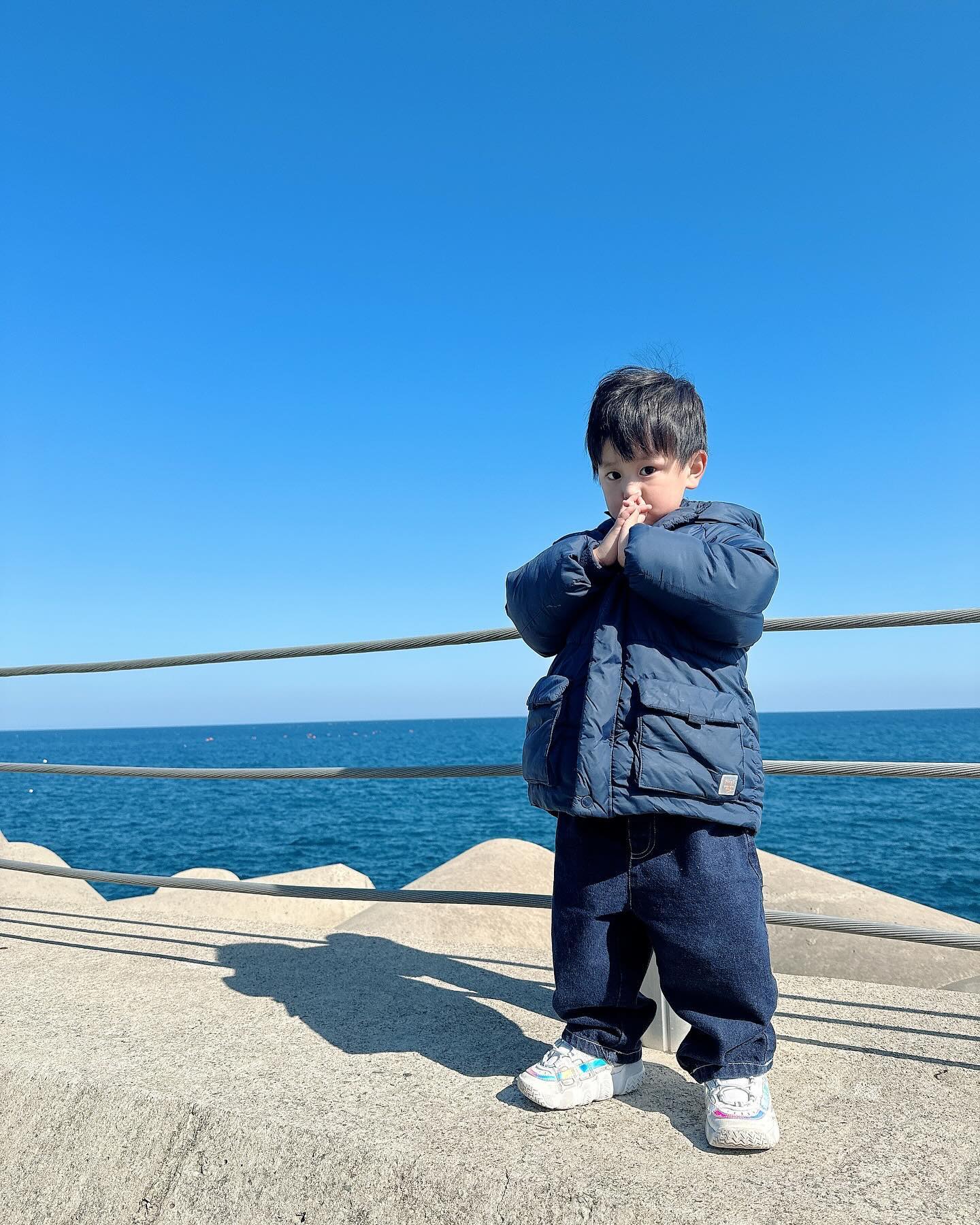 울 엄마가 젤 좋아하는 대게 먹으러 영덕으로~~
잘먹고 잘보고 잘놀고 잘지내기..
이날 첫째가 나테 삐져서 울 첫째 사진이 없..😭
-
-
#잘지내기연습중 #3월여행인데ㅋ이제서야 #대게맛집 #대게회도맛났어요 #경북여행 #영덕대게맛집 #청담대게 #또먹고싶다😋