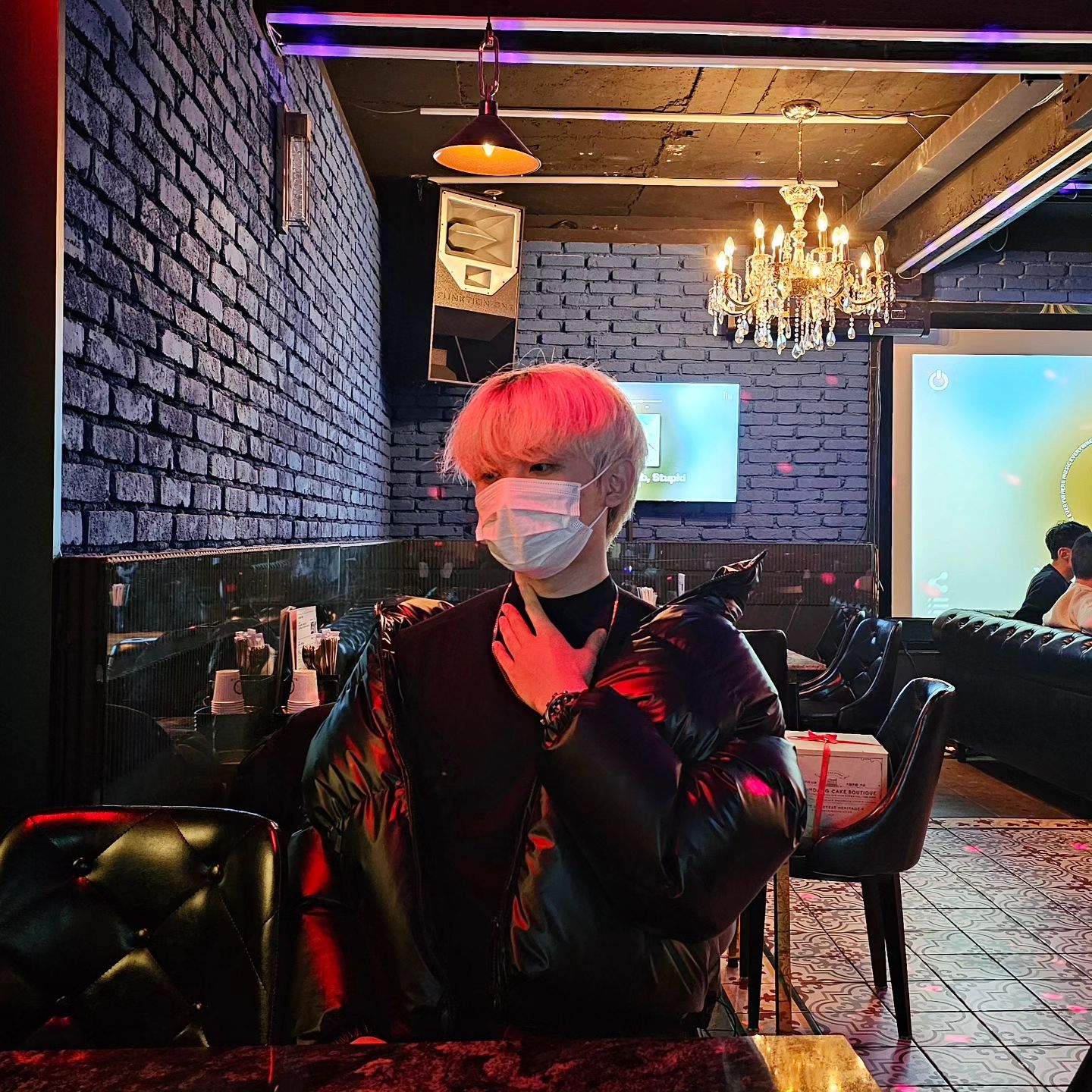 A yo All Black sNack🖤 Last day of this year

2023의 마지막 날입니다,
모두 행복한 연말 파티 되세요🔥
다음년도도 잘 부탁드립니다.

- outer x cosyharu.co.kr
도미닉 코시하루 쿠퍼 패딩

- top x cosyharu.co.kr
베이직 캐시 반목 - 10 color [ balck]

- jewrly x jbans_classic

- watch x  tissot_official 

#남자유광패딩 #유광패딩 #패딩추천 #남자패딩
#코시하루 #연말 #연말파티 #남자옷추천