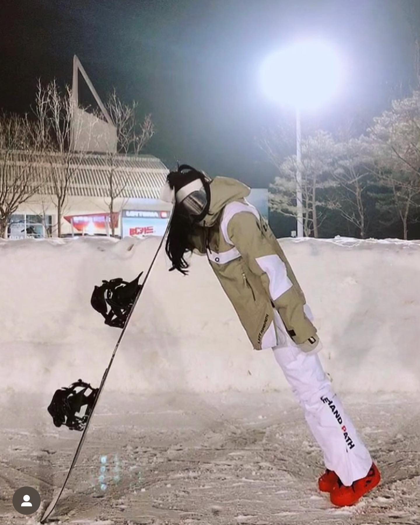 📍phoenix spot challenge!!

휘팍에 진심인 사람들 헤쳐모여!!! 찰-칵!
휘닉스파크 이곳저곳을 돌아다니며 
촬영도 하고, 스키장 소개도 하는 
보드타는 귀요미 귤🍊인사올립니다요^.^

올시즌 휘팍에서 더더더 열심히 활동하려구
보드 스킬도 늘리고, 촬영용 카메라도,
영상편집 기술도 보유하고 있다구요!
(물론,, 카메라와 영상은 지민님 기획ㅋ)

다시 고향으로 복귀하는 기념으로 
올 겨울 휘팍 앰버서더로 함께하는 행운이 깃들길,,

♥️ㅆrz6ぁĦ요 휘닉스파크♥️
#휘닉스앰배서더 #휘닉스앰배서더지원 
#휘닉스파크 #휘팍 #스노우파크