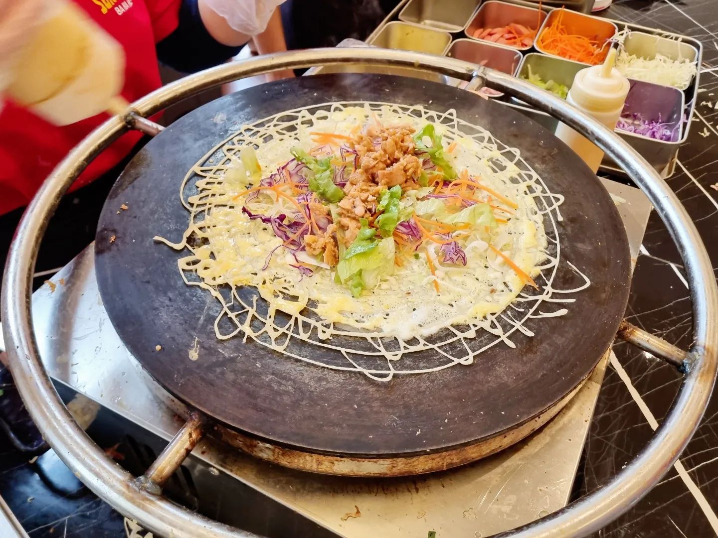 #여행스타그램 

비오는날 다낭 바나힐
폭우속에서 애는 호텔가자고 울고불고ㅋㅋㅋ

남편은 골든브릿지는 꼭 봐야한다고하고ㅋㅋㅋ
대환장 파티 였지만🤣
시간이 지나 생각해보면
그래서 더 많이 생각날듯

음식이 입에 안맞아 지나가던길에
신기하게 만드는 크레페 1개 뇸뇸😀

푸드블로거라고 집에가서 따라만들생각에 찰칵 ㅋㅋㅋ

오늘은 날씨도 좋으니 해변으로 가볼까~

#결기여행 #다낭여행 #베트남다낭 #베트남여행 #크레페 #비오는날바나힐 #날씨좋은데또갈까ㅋㅋㅋ