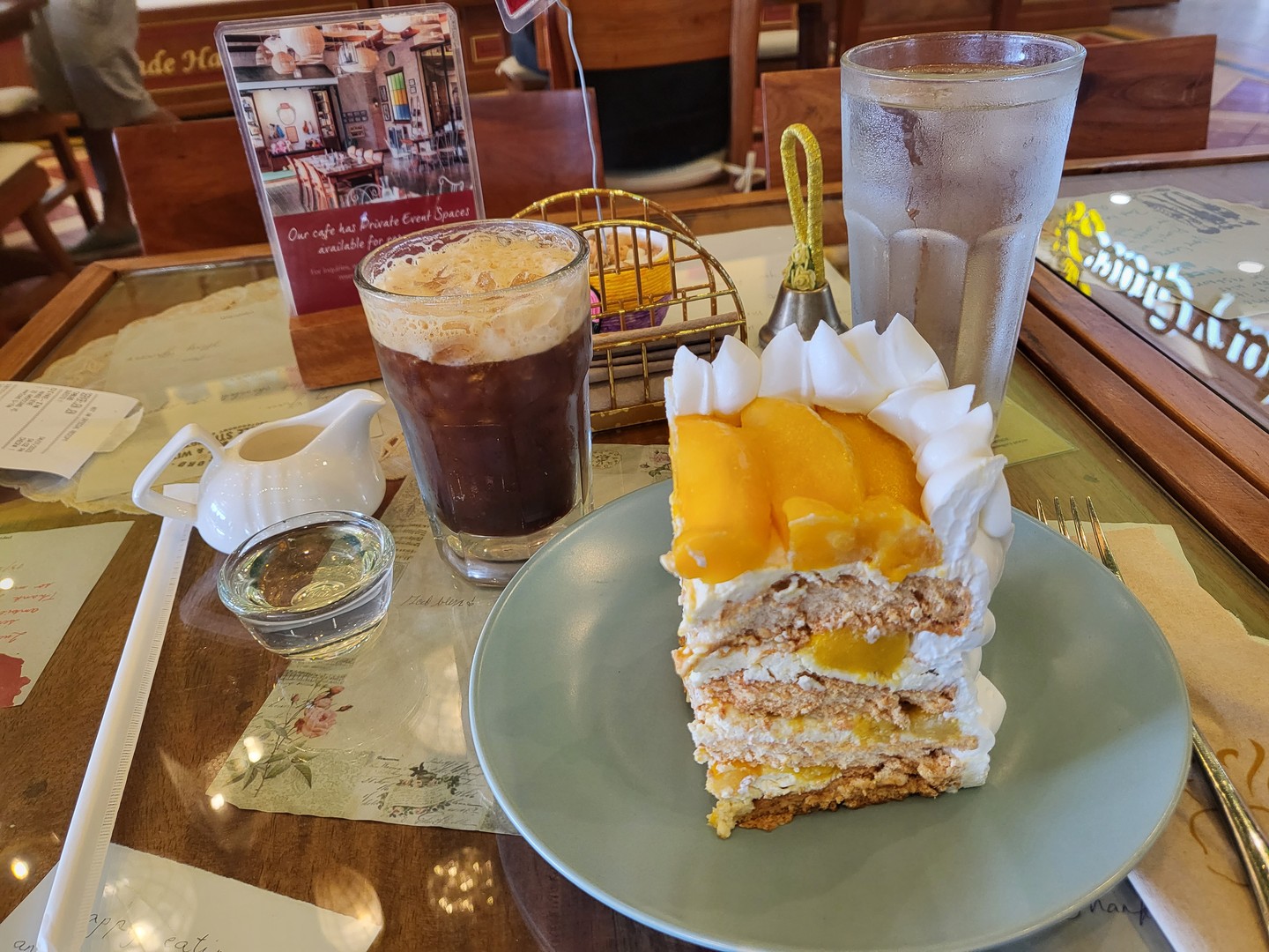 🍰
카페인이랑 당 충전하러 바기오 SM몰에 있는
좋아하는 카페중 한곳으로 피신!
이날 새로운 메뉴 먹어봤는데
다음부터는 그냥 먹던걸로 먹어야겠다고
다짐을 했다고 한다(?) ㅋㅋㅋㅋㅋㅋㅋ
-
📍개인 맞춤 상담
📍꼼꼼 진행
📍안심 케어
📍생생 정보
-
📝바기오 학원 연합회 & 세부 어학원 협회 및 다양한 필리핀 어학원 공식 협력 유학원
-
✔️성인연수
✔️시니어 연수
✔️아이엘츠 준비
✔️워케이션
✔️비즈니스영어
✔️영어캠프
✔️가족연수
-
🌍 잉글리쉬게이트
💌 카카오톡 egedu
📱 카카오톡 상담은 업무시간에 순차 답변 드리고 있습니다!
답변이 조금 늦어져도 양해 부탁드립니다!