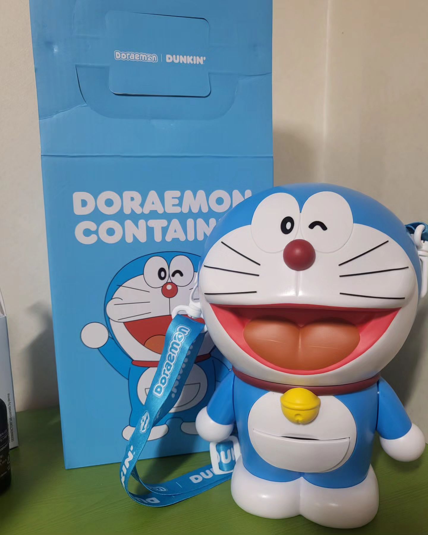 악 너무 기여어

#도라에몽#던킨#도라에몽컨테이너