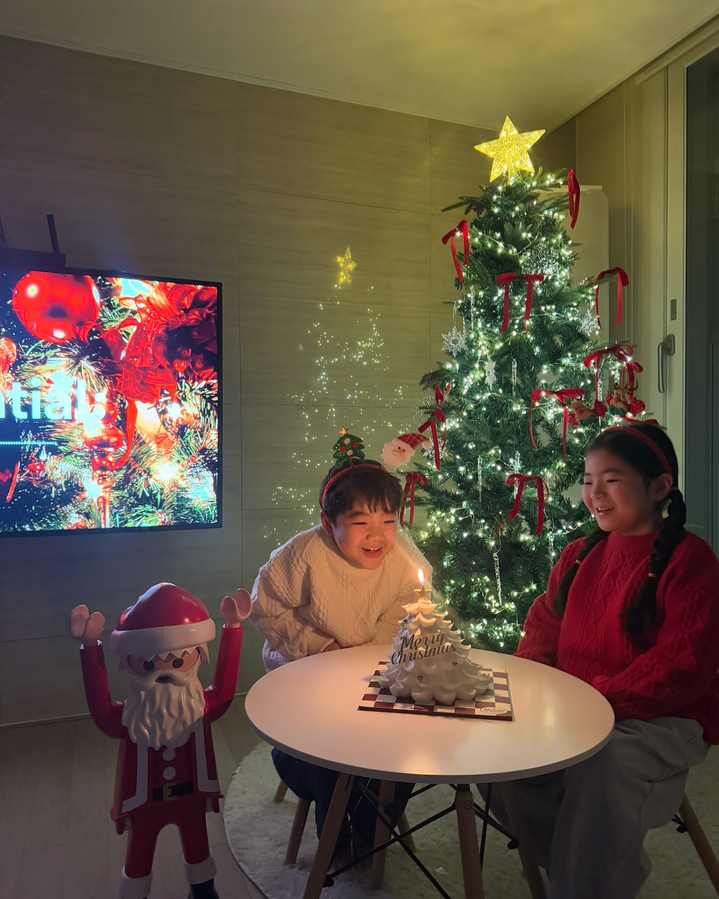 #서윤서후네크리스마스 

햅삐 크리스마스 ~~ 🎄🎅🏻🫶❤️‍🔥

#서윤_서후 
#MerryChristmas 
#Accountrunbymom