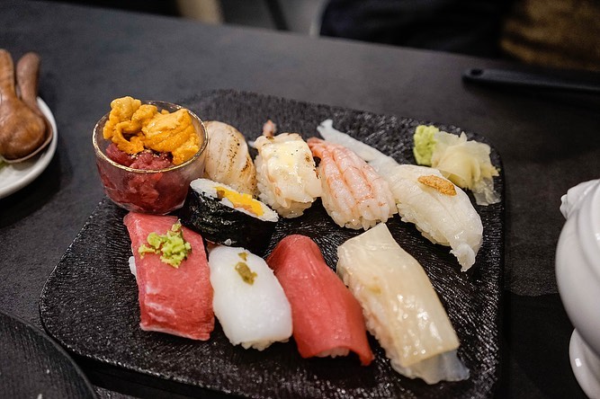 초밥도 맛있고 장어덮밥도 굿 🍣🍱
모찌리도후도 쫀득하니 취향저격이었는데 요건 집에서 만들수 있다해서 다음에 도전해볼 생각 🤗🤗

#스시도쿠 #성수맛집 #스시도쿠더성수  #핫플 #핫플레이스