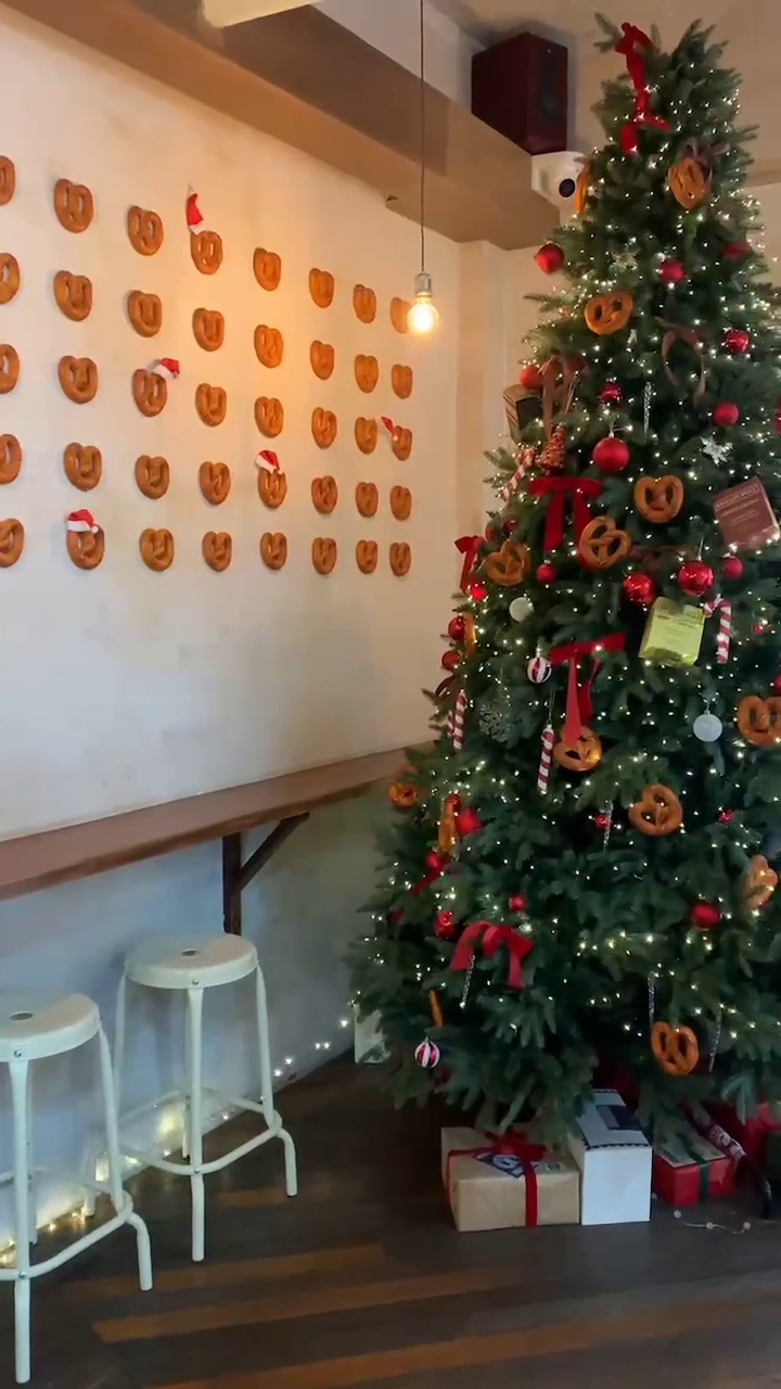 _
프레즐 트리 너무 기엽자나
.
.
.
#뒤늦은 #트리사냥 #프레즐트리 #트리맛집🎄 
 #서울트리명소 #서울트리맛집 #끼리🐘