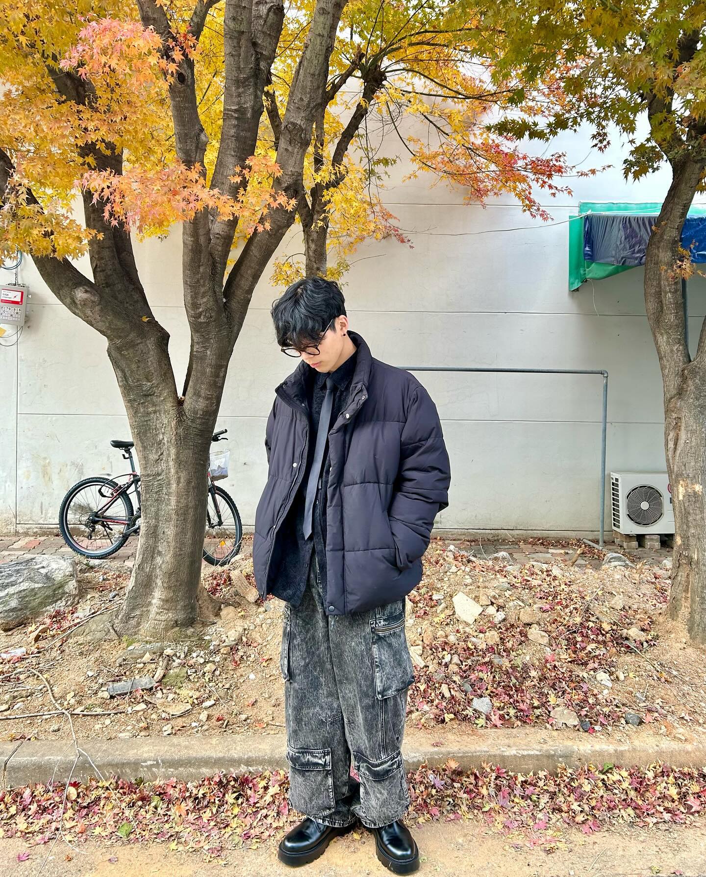 #협찬 받은 긴발 신고 나가보자 폴짝👞
머리 받고 나서 첫 피드

OUTER : spao_kr 
SHIRT : holyincode_official 
PANTS : 8seconds_official 
SHOES : analogmood_official 

analogmood_official brandsalon_office #아날로그무드 #캐쥬얼패션 #스트릿패션 #브랜드살롱 #패션코디 #ootd #남친룩 #여친룩 #신발 #구두 #패딩코디 #셔츠코디 #넥타이코디 #카고팬츠코디 #더비슈즈코디 #쉐도우펌 #03년생 #패션계정 #패션계정맞팔 #좋반 #좋아요반사 #좋반테러 #정왕동 #팔로우해요̆