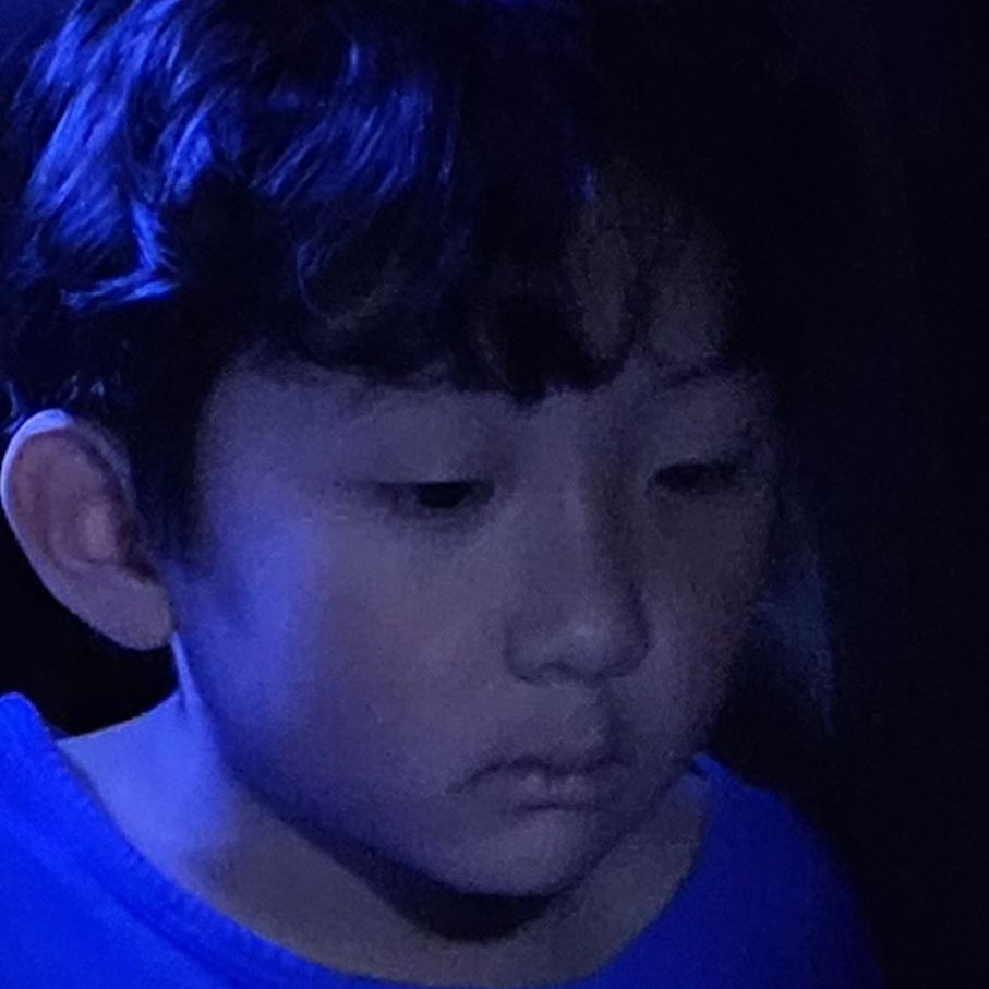 #시무룩쮸

엄마아빠한테 혼나서 무표정 🙃
보는사람마다 요즘 인물난다는 소리듣는 쮸❤️
귀여워귀여워❤️❤️❤️❤️❤️

#초딩 #기쁨이#버럭이#슬픔이