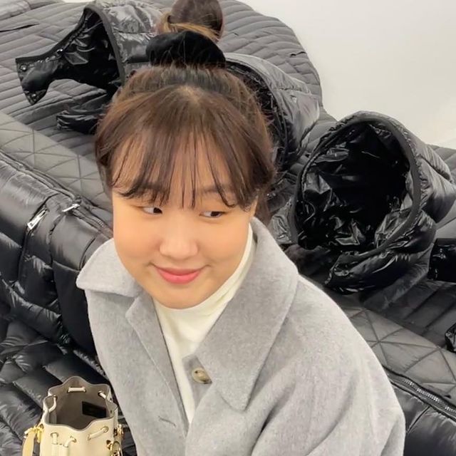  서울예지ෆ | 서울여행 크리에이터 on Instagram: "#광고 @elledecorkorea 
“펜데믹 이후, 오늘날의 집은 우리에게 어떤 의미일까?”🤔
디자인&라이프스타일 매거진 “엘르데코”의 국내 첫 디자인
전시 <<데코 · 데코 Décor · Décor: 리빙룸 아케이드>>

올해 본 전시 중, 내 마음 속 1위~❤️ 특히 3층에 있는 엘리데코 라운지..! (3번째 사진) 우리집에 그대로 옮겨놓고 싶다⭐️

데코에 대한 관심 여부를 떠나, 누구든 즐겁게 볼 전시회라
더더 강추〰️😆💕

📍서울 종로구 세종대로 152 (일민미술관)
🕖 ~12/31(일)까지 *월요일 휴관
🎟️ 예매 @elledecorkorea 프로필 링크 (정가 12,000원)
🎁
1. 리셉션에서 엽서 4종세트 무료 증정
2. 리뷰이벤트 참여 시 마그넷 오프너 증정
* 굿즈샵에서 한정판 굿즈 판매 중!

#엘르데코전시 #데코데코 #리빙룸아케이드 #일민미술관
#서울예지_종로구 #서울전시추천 #서울전시회추천"