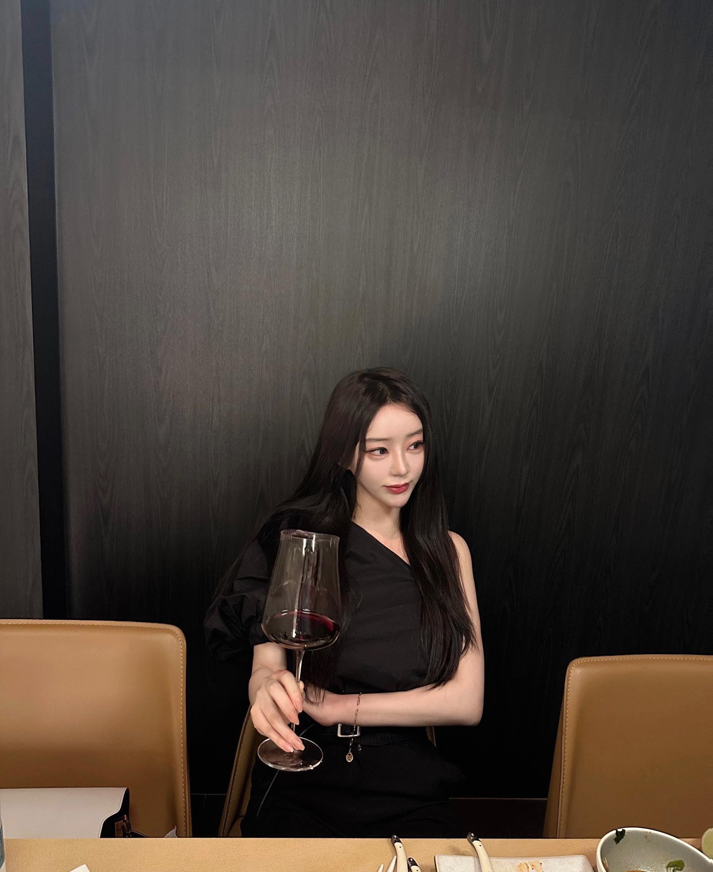 인스타 시작하구 첫피드! 

처음 올려보는 얼굴 … 🤎⠀⠀⠀⠀⠀⠀⠀
앞으로 자주 올려볼게요 많관부 🫶🏻